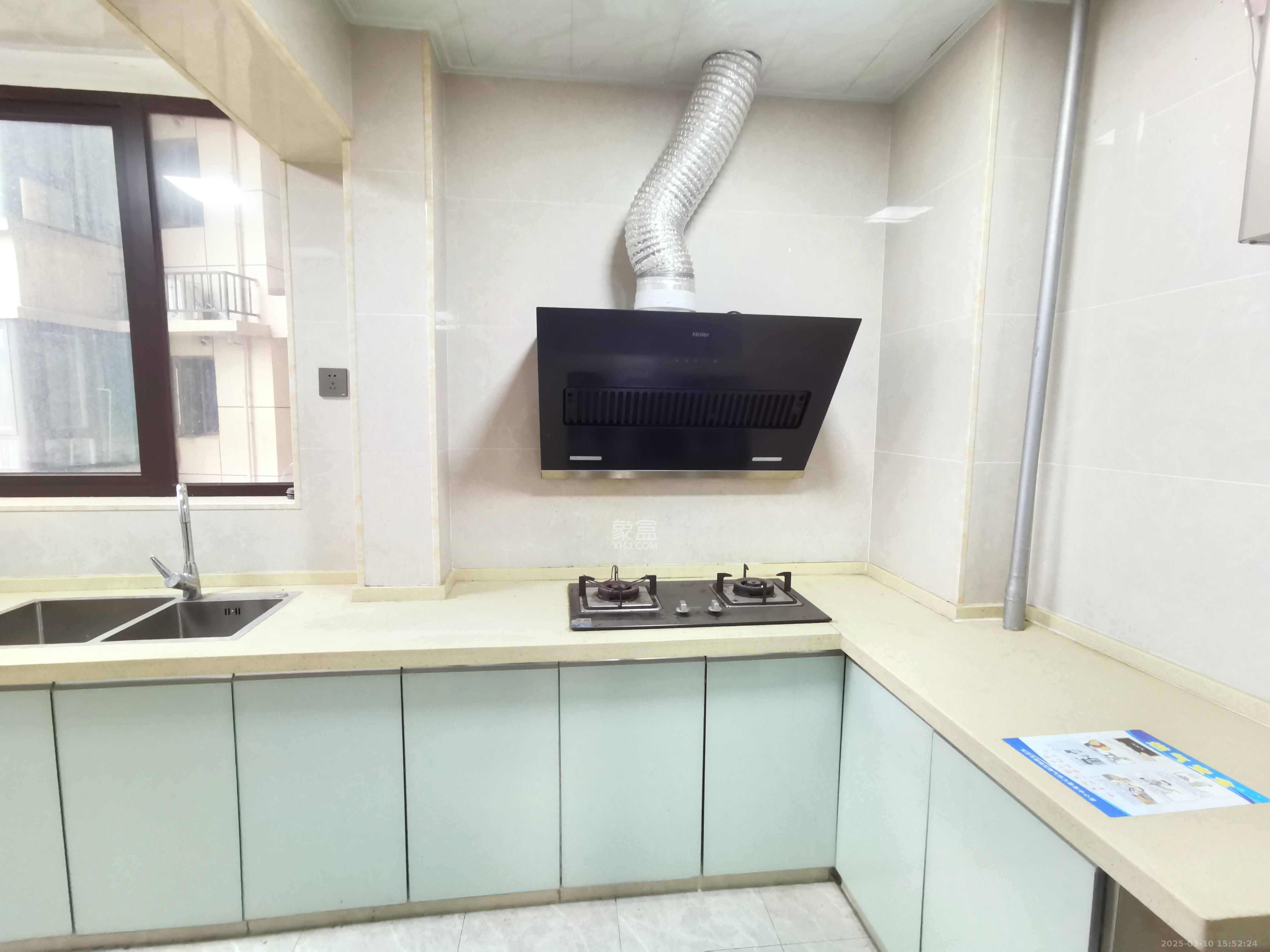 山语城三期  3室2厅2卫   2200.00元/月室内图