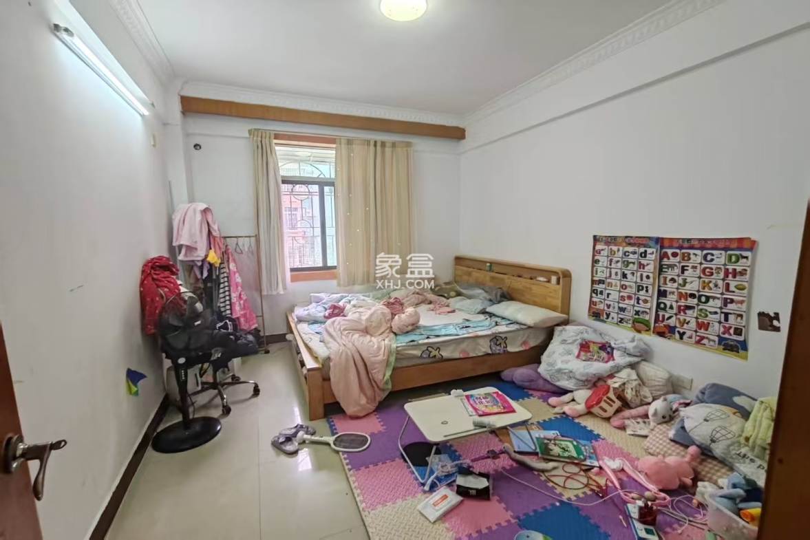 三叶花园 1室0厅0卫 112.0万 三叶花园 1室0厅0卫 112.0万客厅