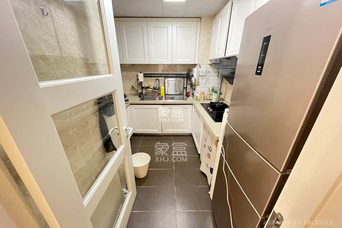 和景家园一期  3室2厅1卫    2600.0元/月 和景家园一期  3室2厅1卫    2600.0元/月室内图1