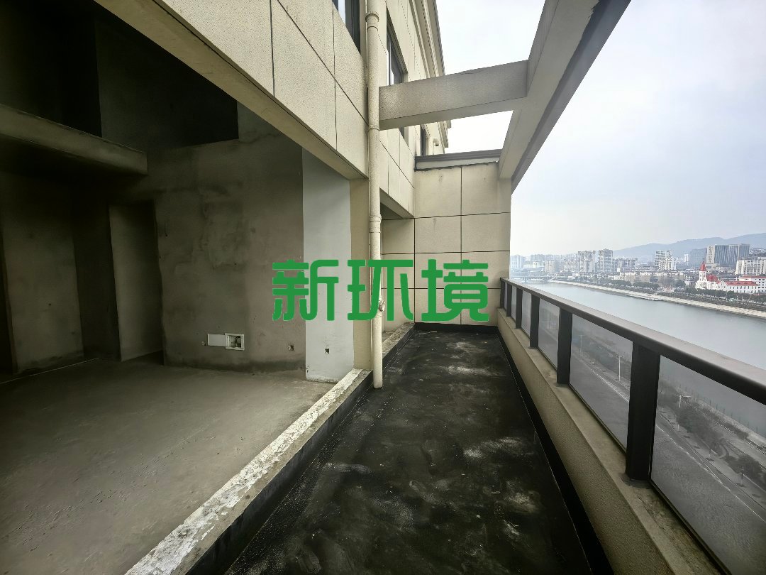 江与城  6室2厅3卫   132.00万客厅
