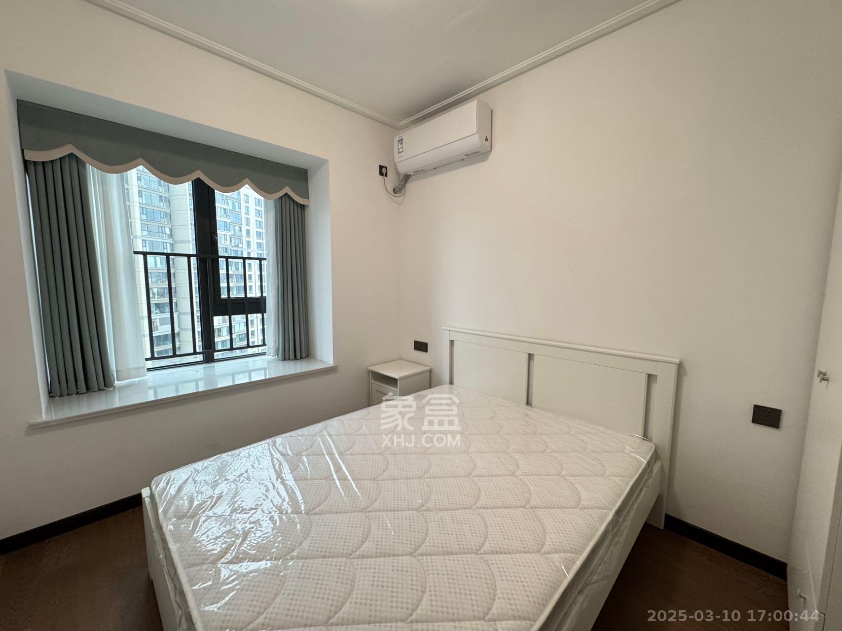 卓越中寰 4室2厅2卫 5800.0元/月 卓越中寰 4室2厅2卫 5800.0元/月室内图