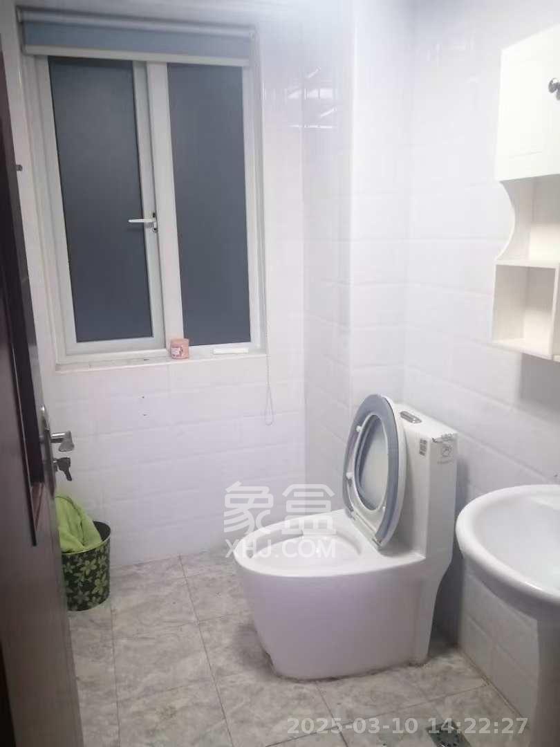 新长海广场  1室1厅1卫    1300.0元/月 新长海广场  1室1厅1卫    1300.0元/月室内图