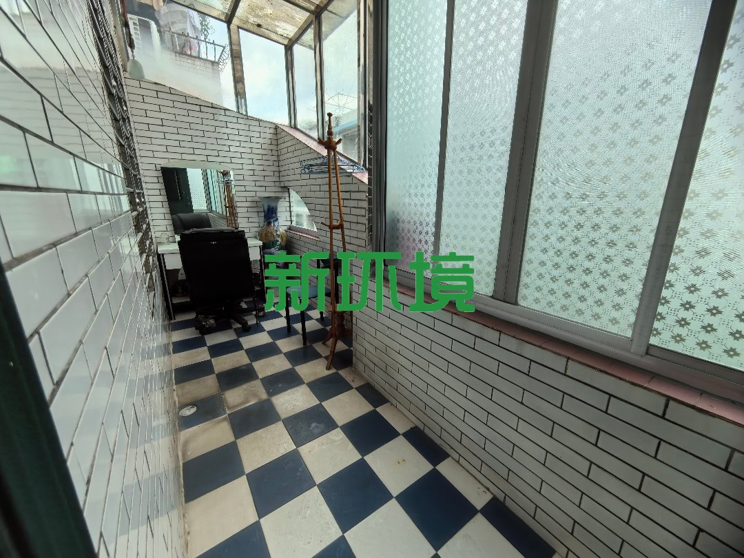广茂园一期  5室2厅2卫   92.00万客厅