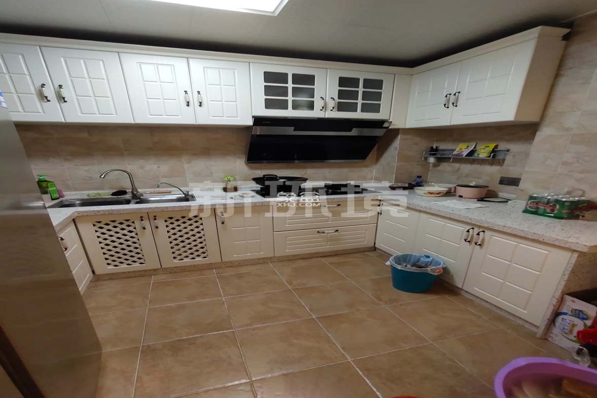 冠军一号公馆 3室2厅1卫 56.80万 冠军一号公馆 3室2厅1卫 56.80万客厅