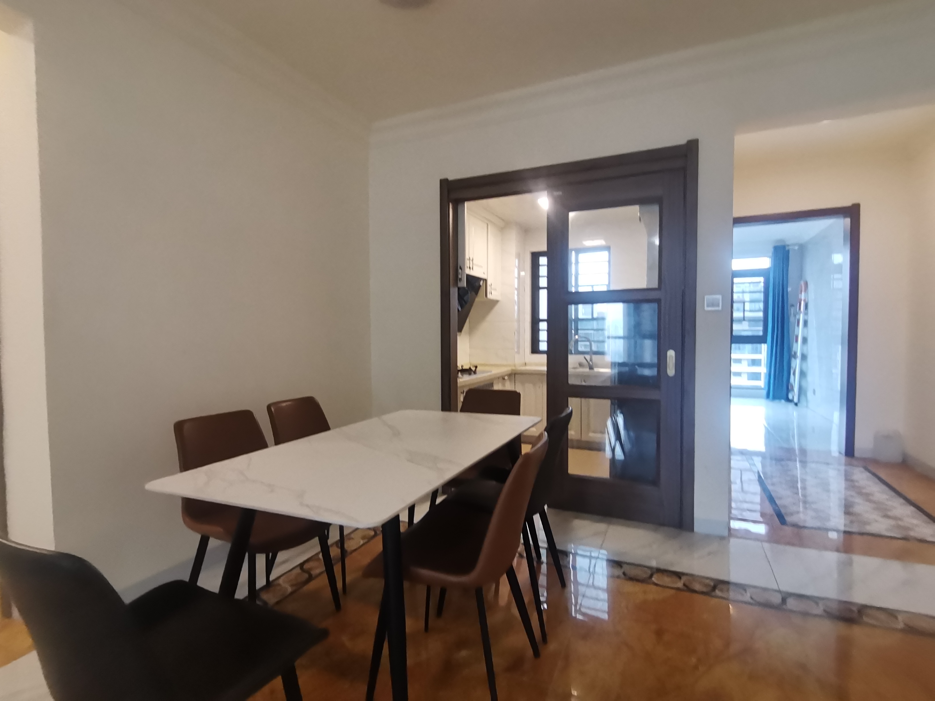 碧桂园梓山府 4室2厅2卫 2600.0元/月 碧桂园梓山府 4室2厅2卫 2600.0元/月室内图