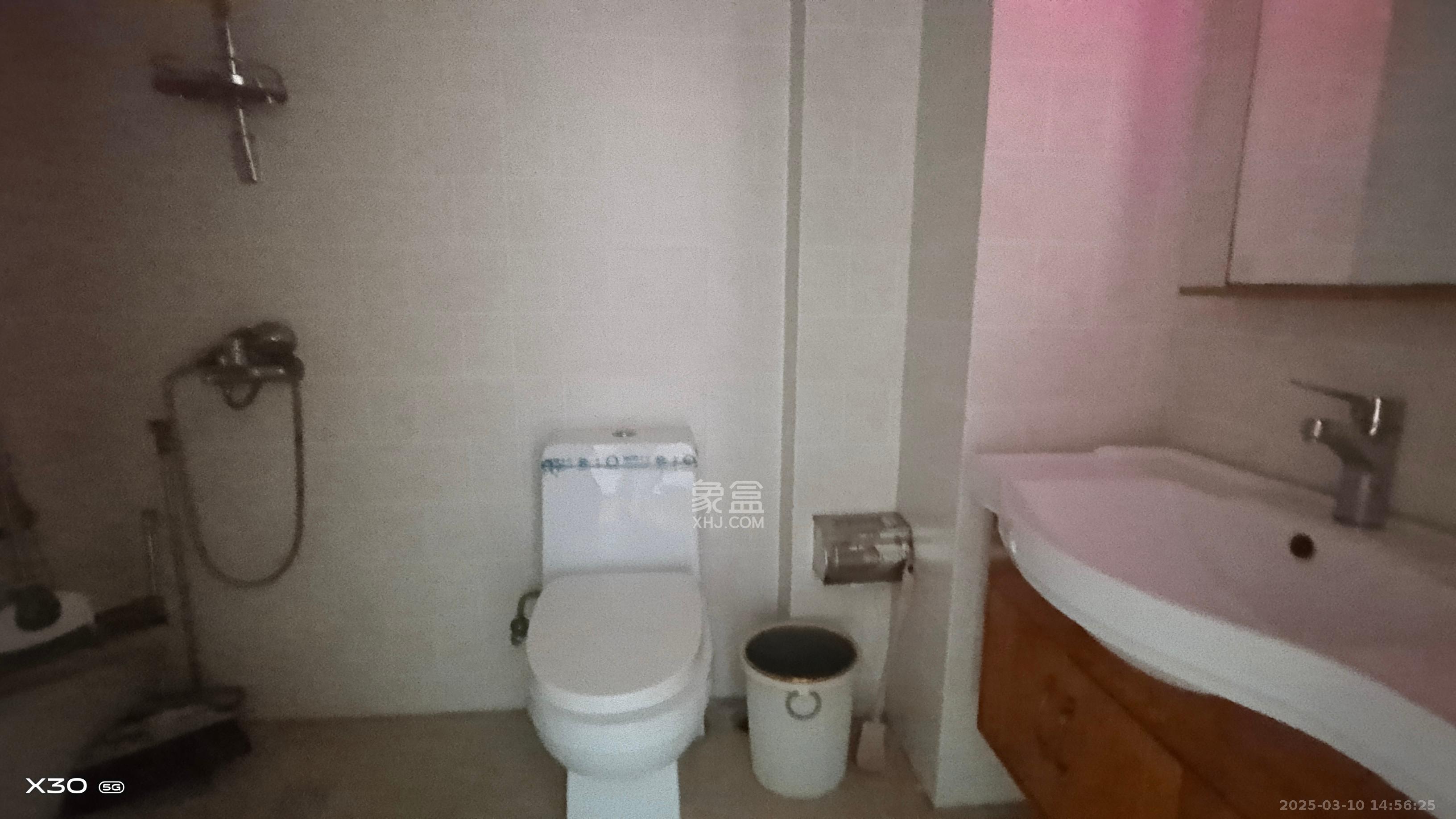 阳光晶城  2室2厅1卫   1800.00元/月室内图