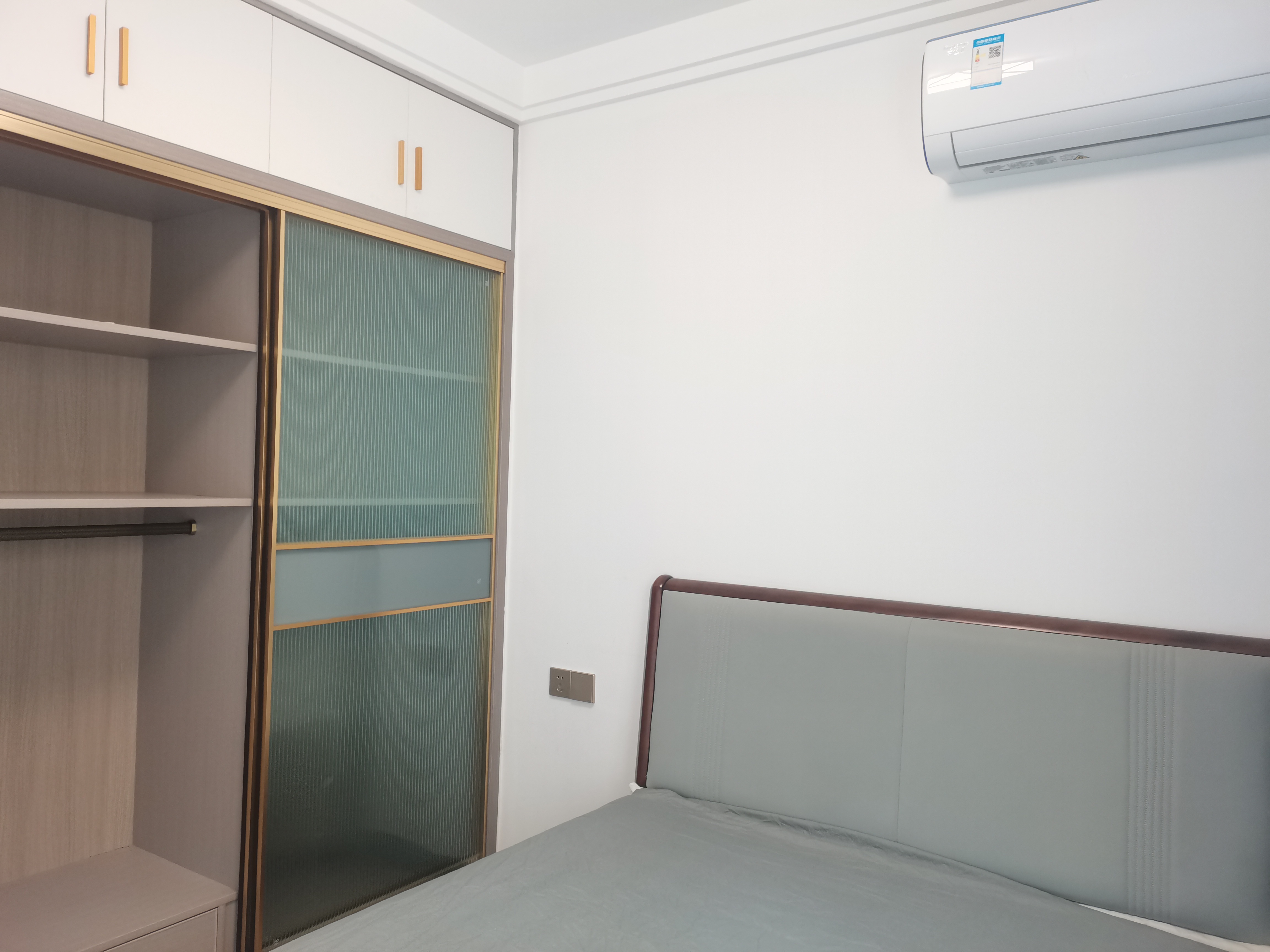 华润置地广场二期  3室2厅2卫    2400.0元/月户型图