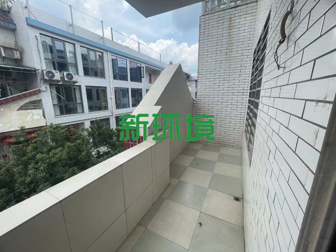 广茂园一期  5室2厅2卫   125.00万客厅