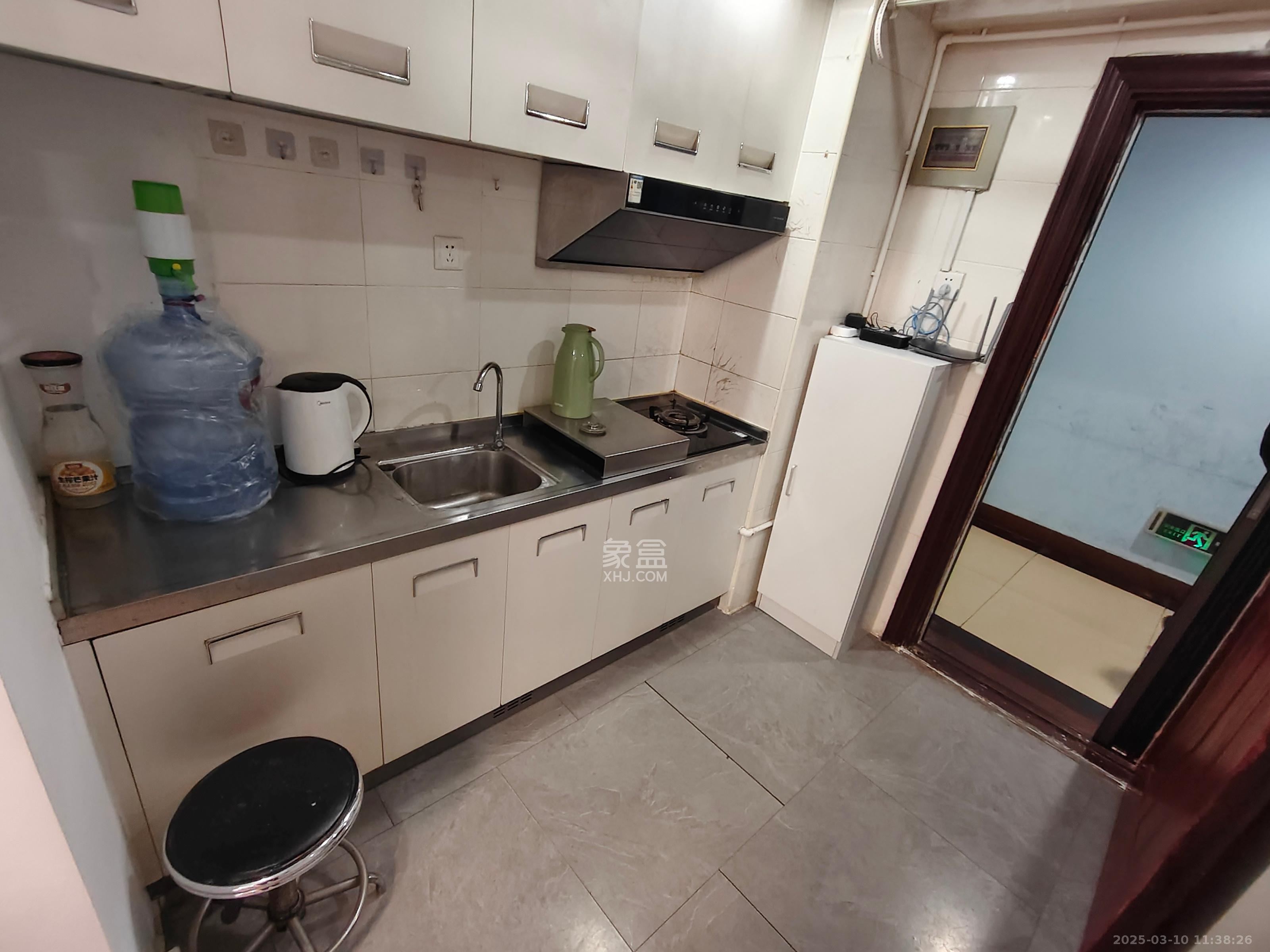 新国际(森和大厦) 1室1厅1卫 1800.0元/月 新国际(森和大厦) 1室1厅1卫 1800.0元/月室内图