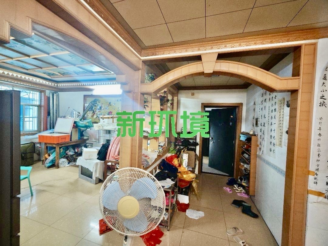 移动公司宿舍  3室2厅2卫   62.00万客厅