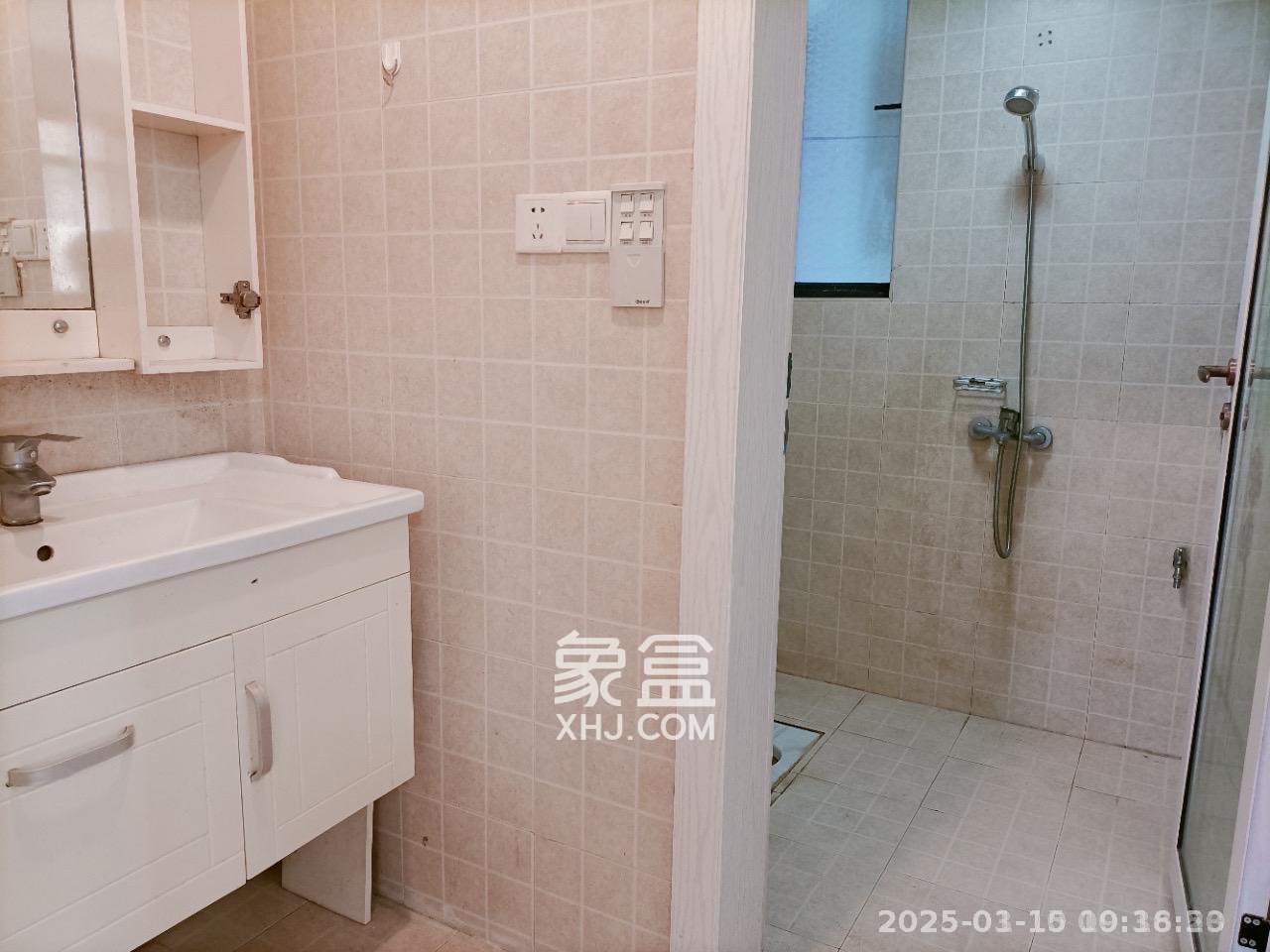 保利麓谷林语B区  3室2厅1卫   2000.00元/月室内图