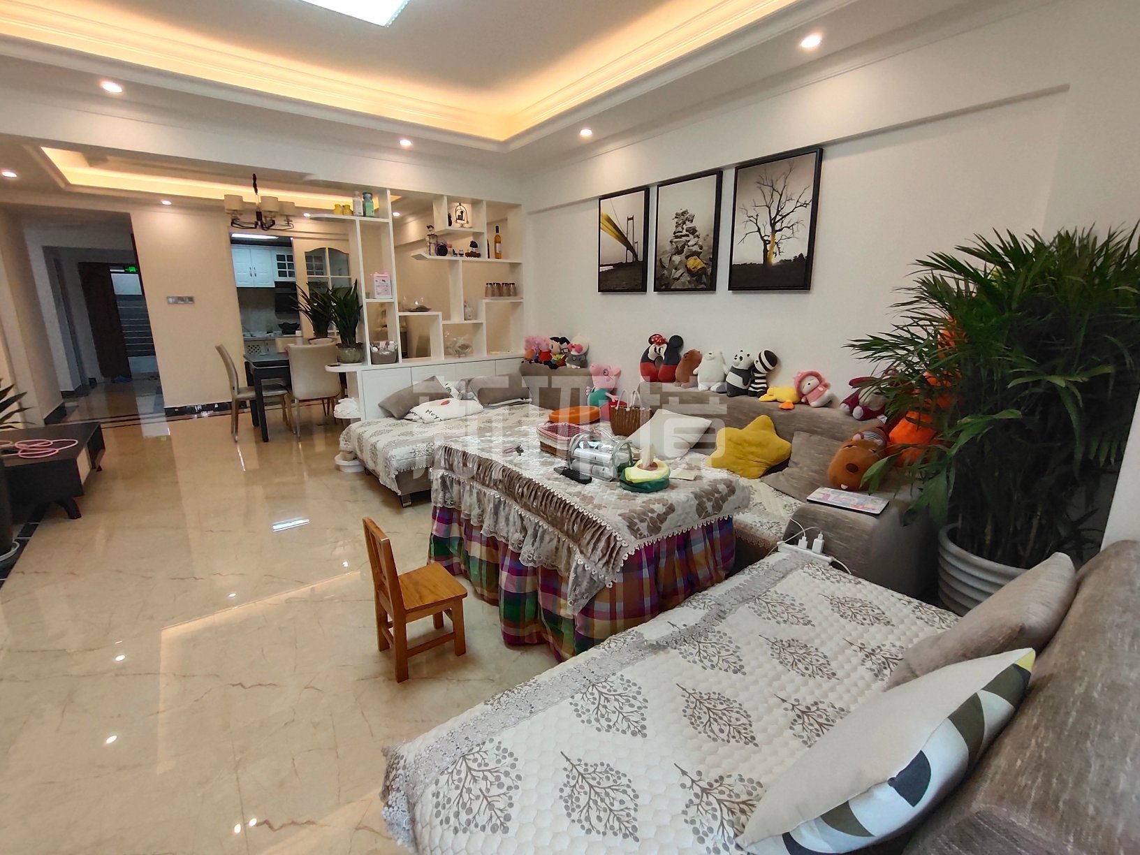 冠军一号公馆 3室2厅1卫 56.80万 冠军一号公馆 3室2厅1卫 56.80万客厅