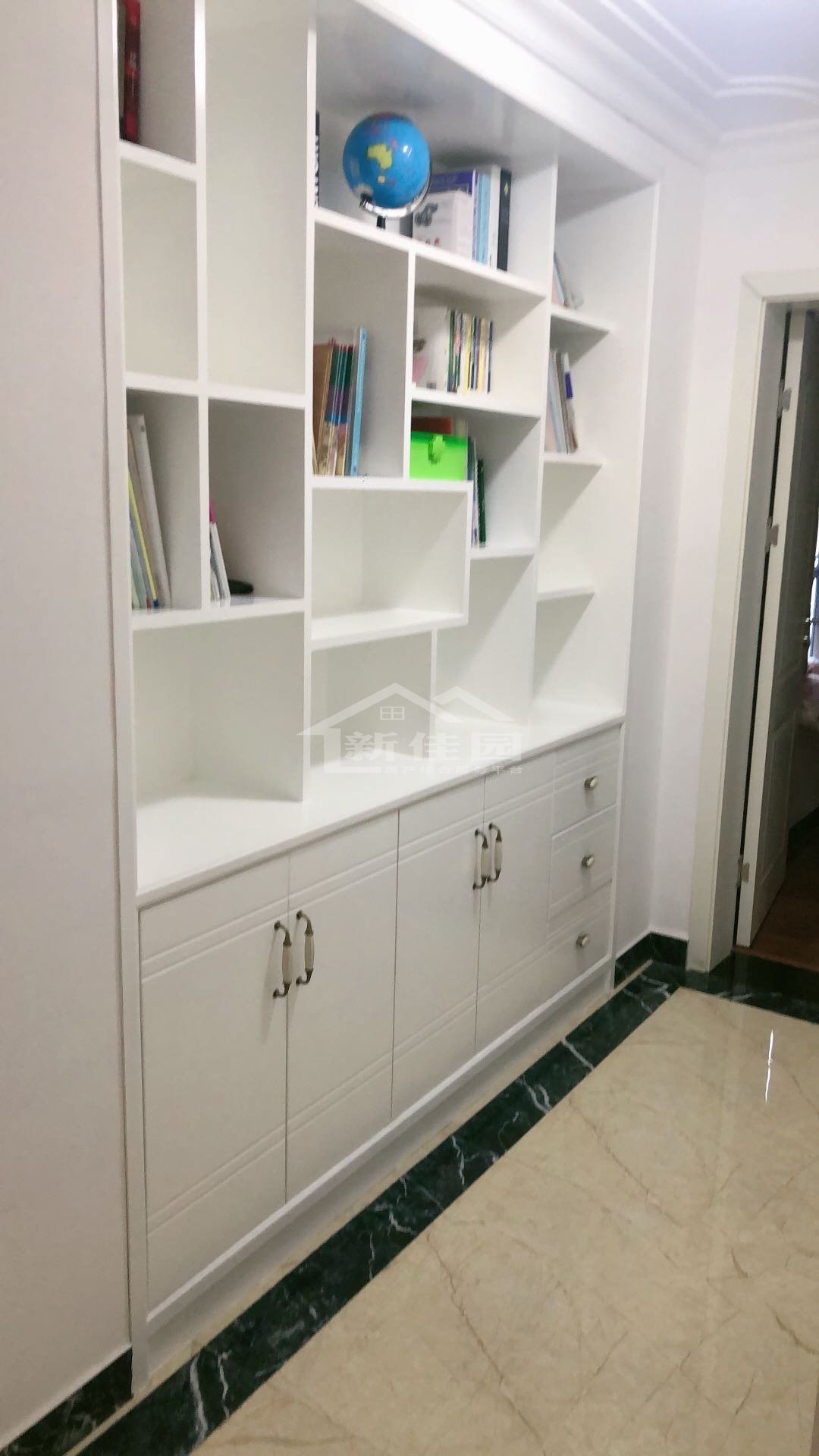 冠军一号公馆 3室2厅1卫 56.80万 冠军一号公馆 3室2厅1卫 56.80万客厅