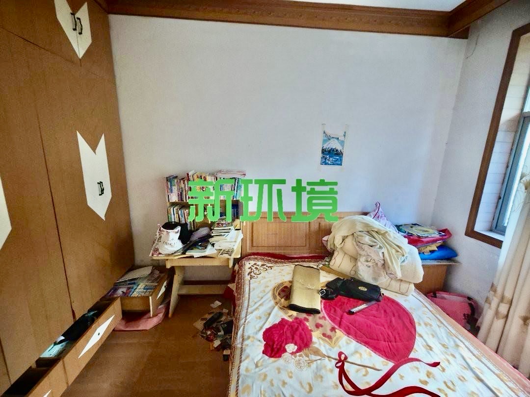 移动公司宿舍  3室2厅2卫   62.00万客厅