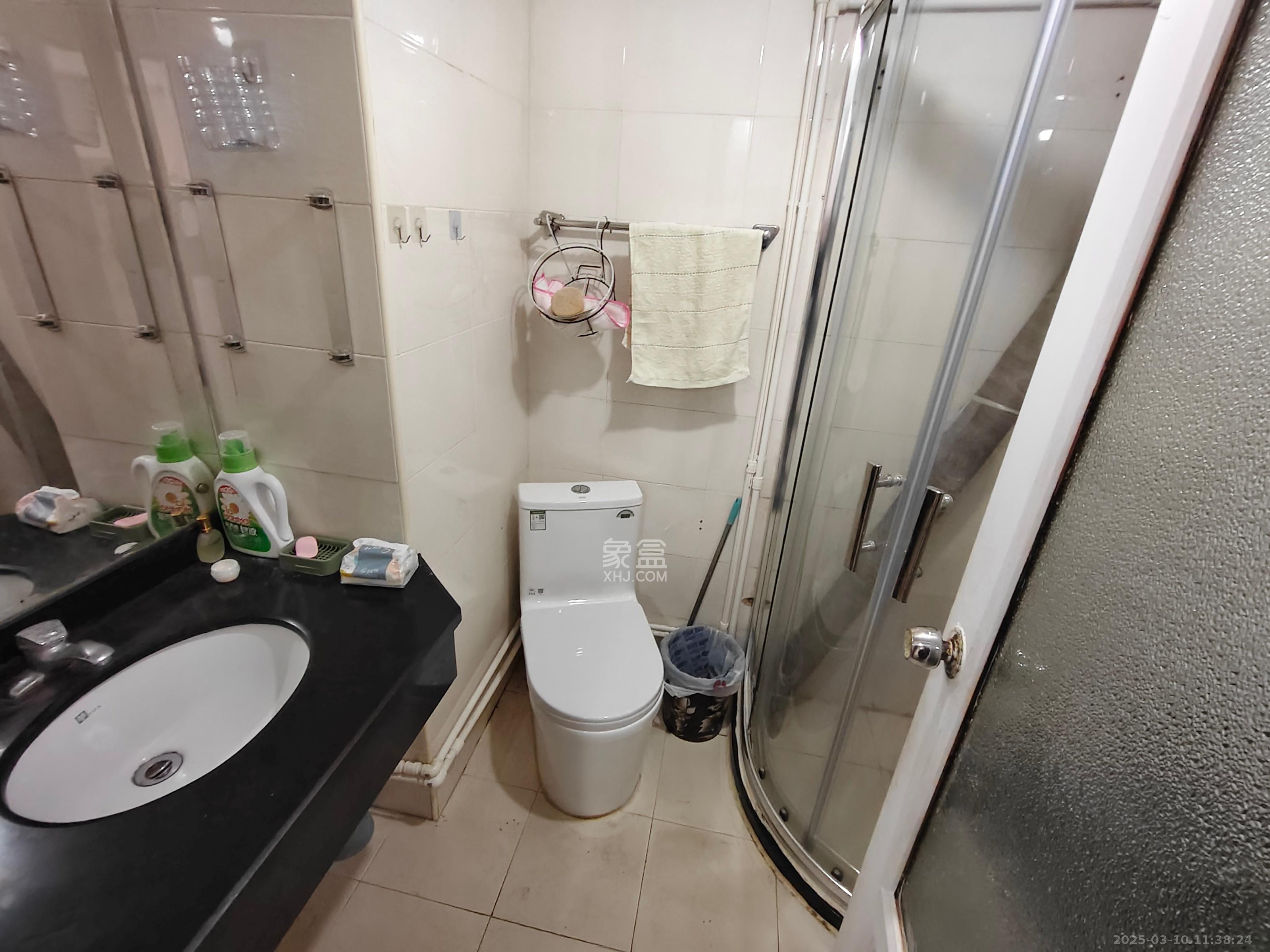 新国际(森和大厦) 1室1厅1卫 1800.0元/月 新国际(森和大厦) 1室1厅1卫 1800.0元/月室内图