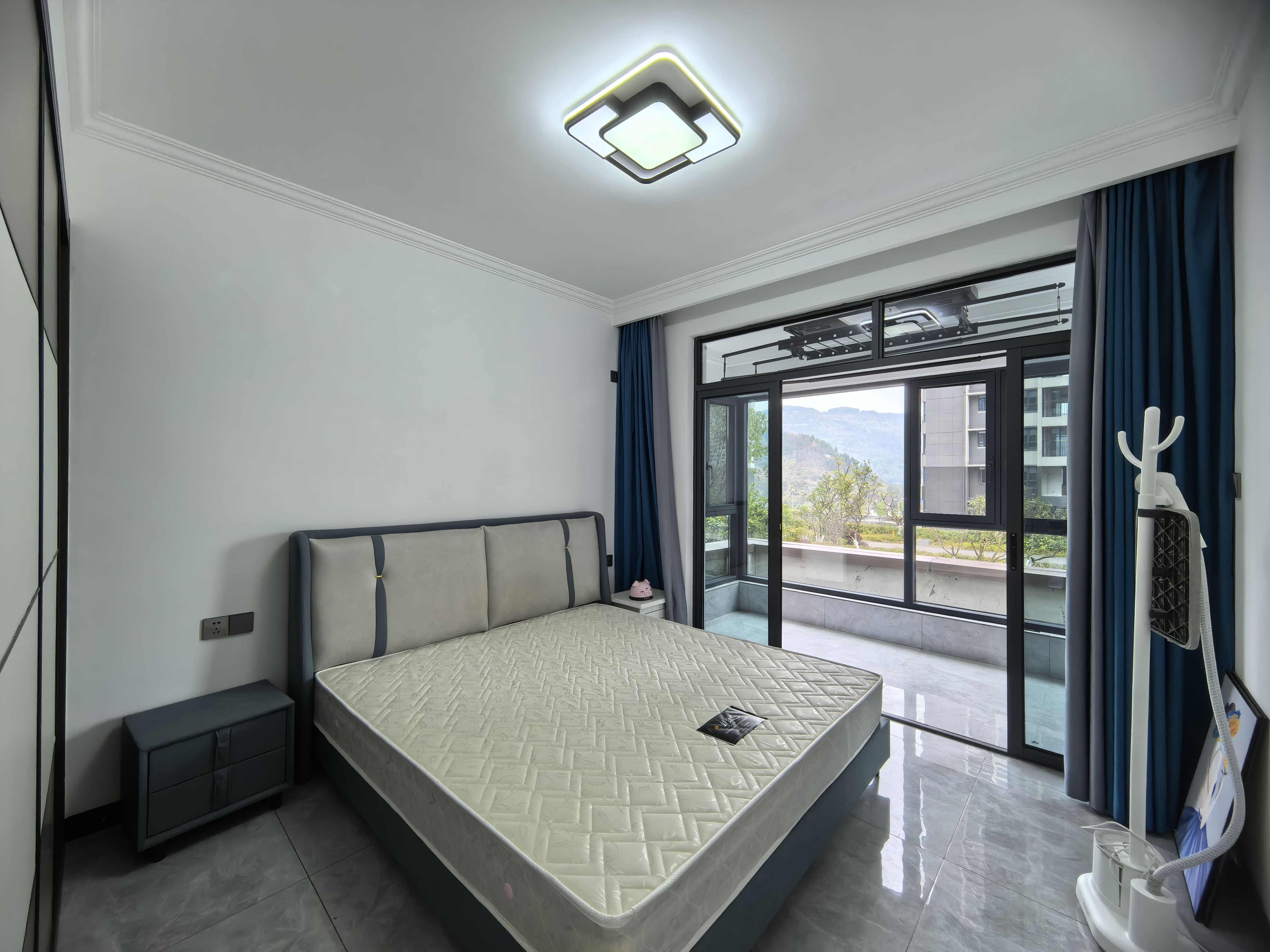 宁邦广场  3室2厅2卫    1800.0元/月 宁邦广场  3室2厅2卫    1800.0元/月室内图