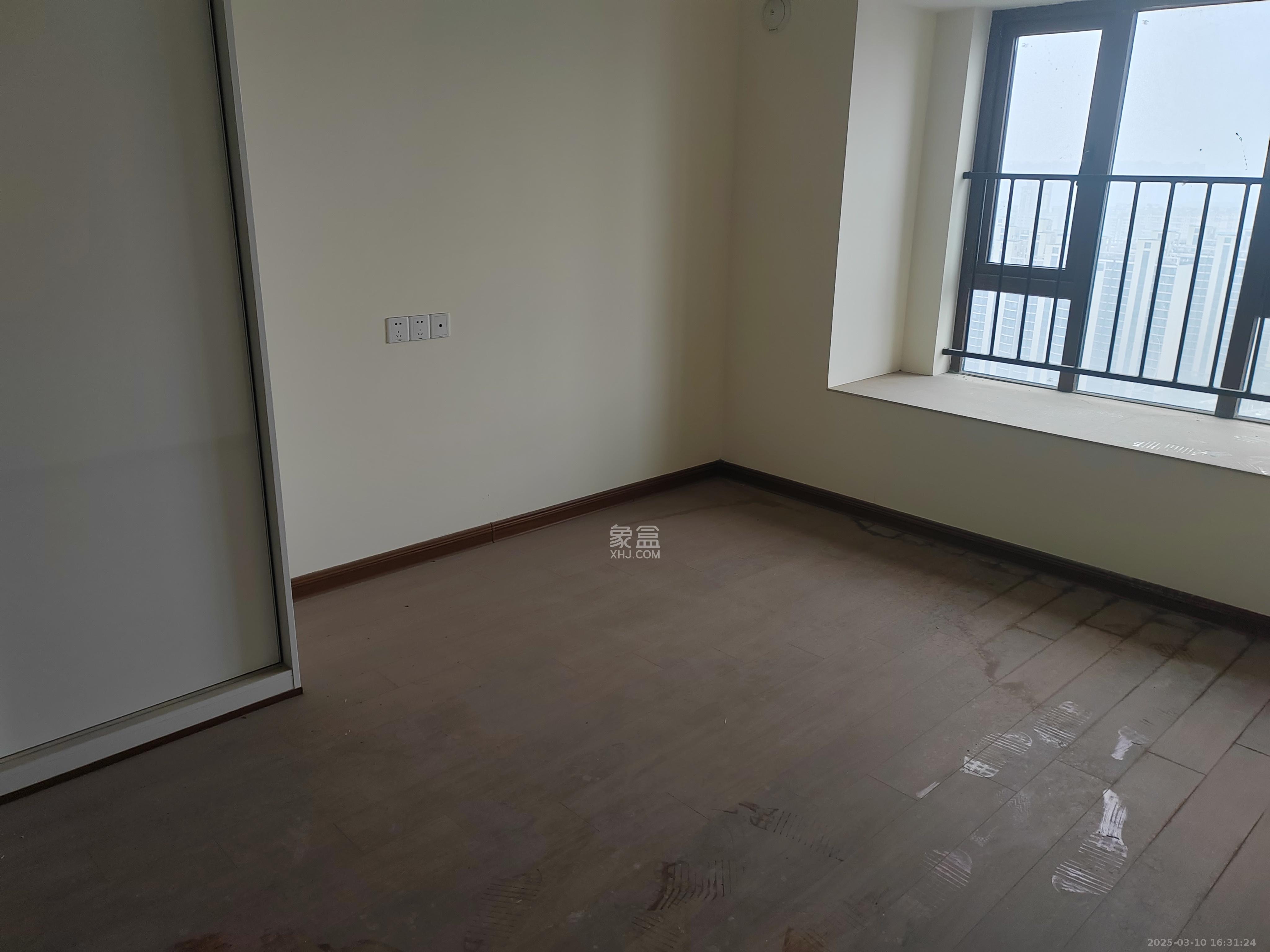 碧桂园翘楚棠  3室2厅2卫   2100.00元/月室内图