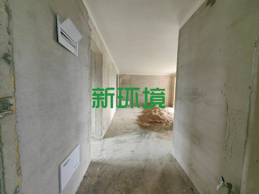 荣盛花语书院  4室2厅2卫   88.00万客厅