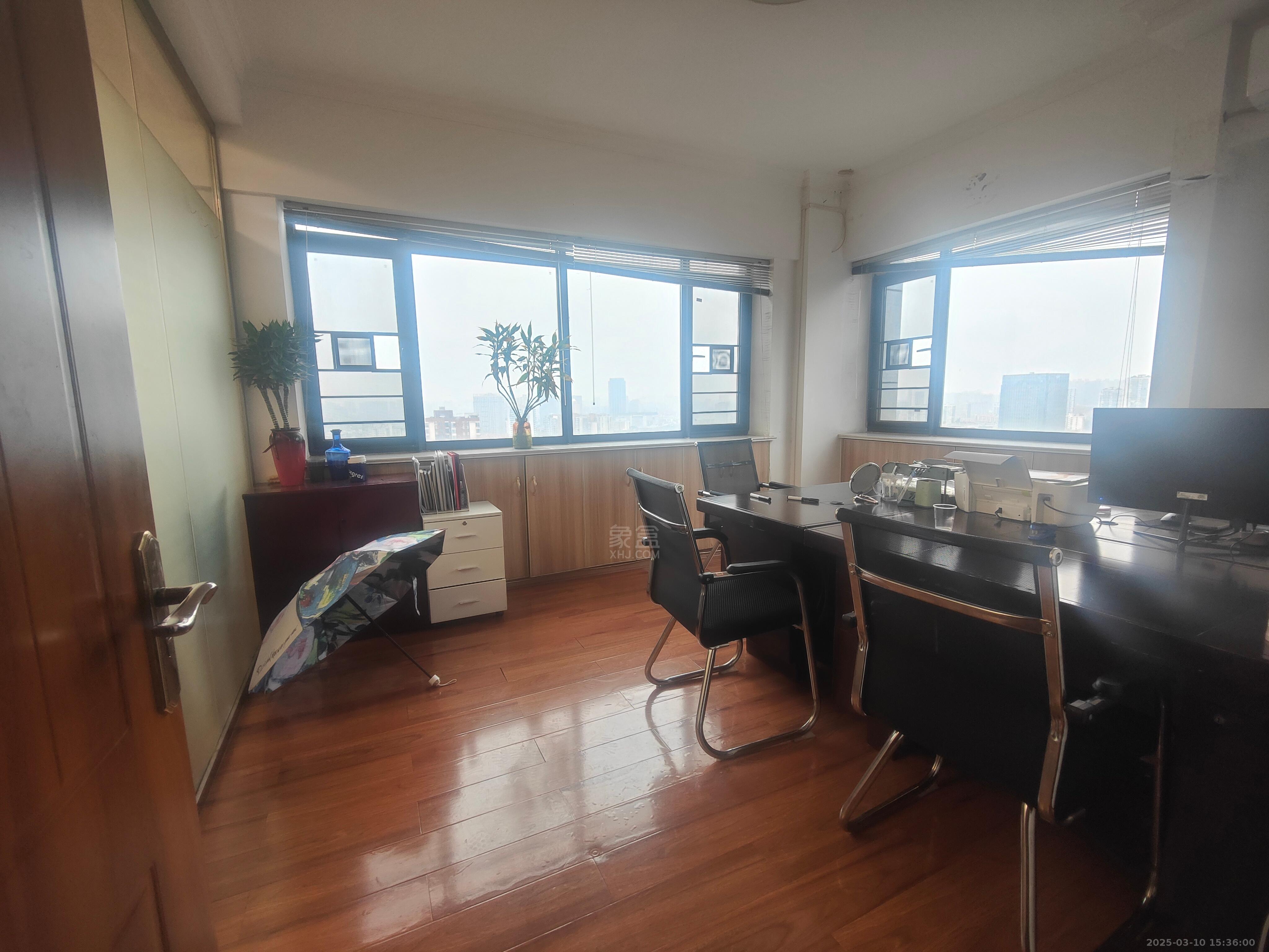 庐山春天 3室2厅2卫 2600.0元/月 庐山春天 3室2厅2卫 2600.0元/月室内图