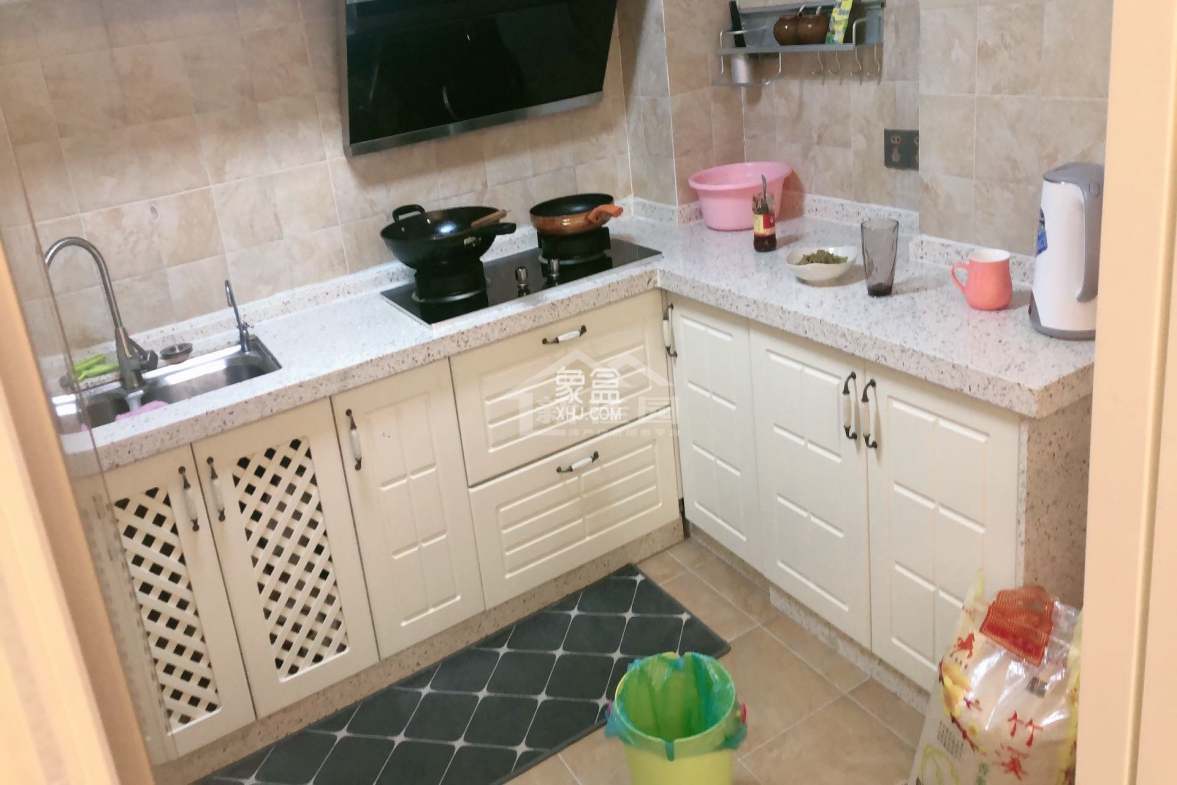 冠军一号公馆 3室2厅1卫 56.80万 冠军一号公馆 3室2厅1卫 56.80万客厅