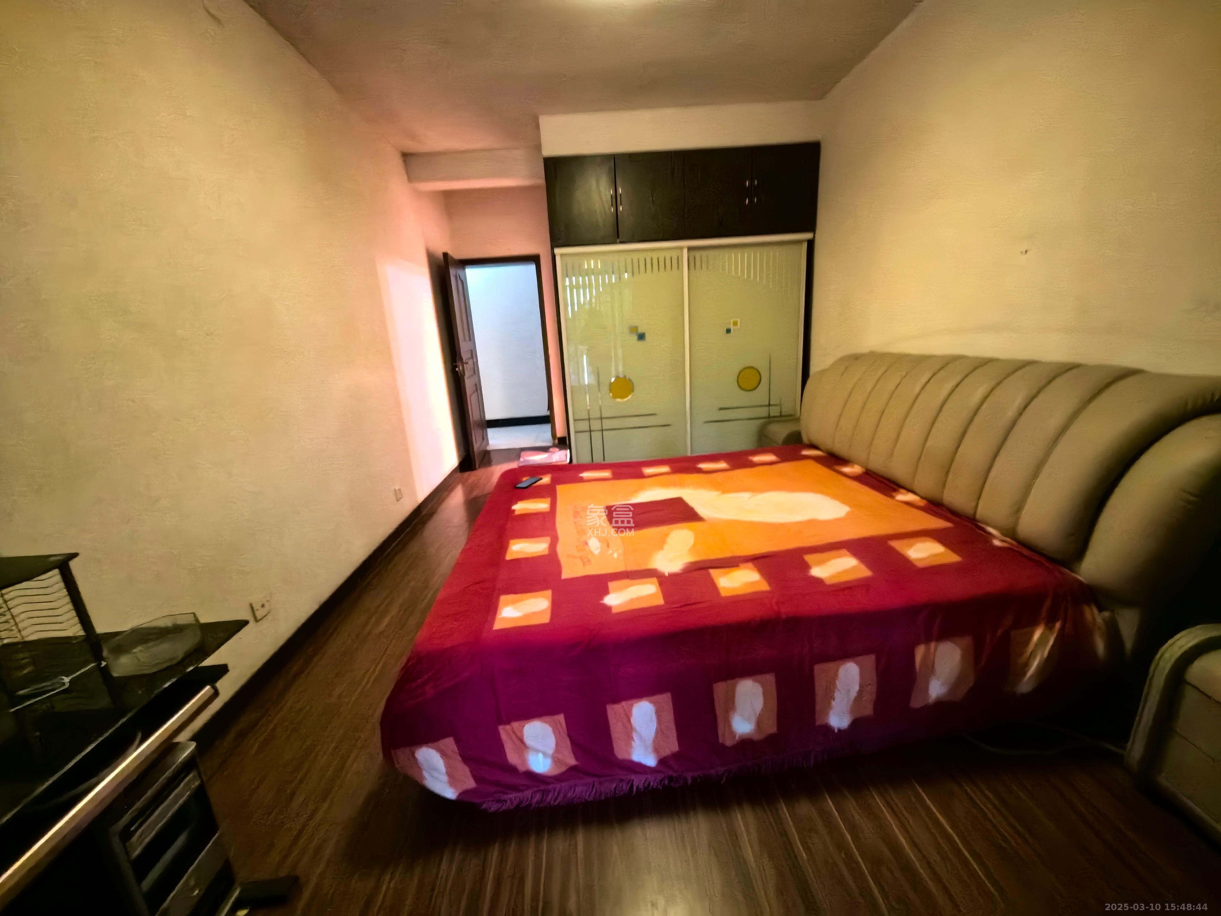 梅苑家园  3室2厅2卫   1700.00元/月室内图