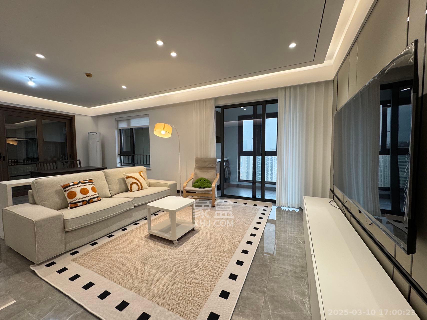 卓越中寰 4室2厅2卫 5800.0元/月 卓越中寰 4室2厅2卫 5800.0元/月室内图