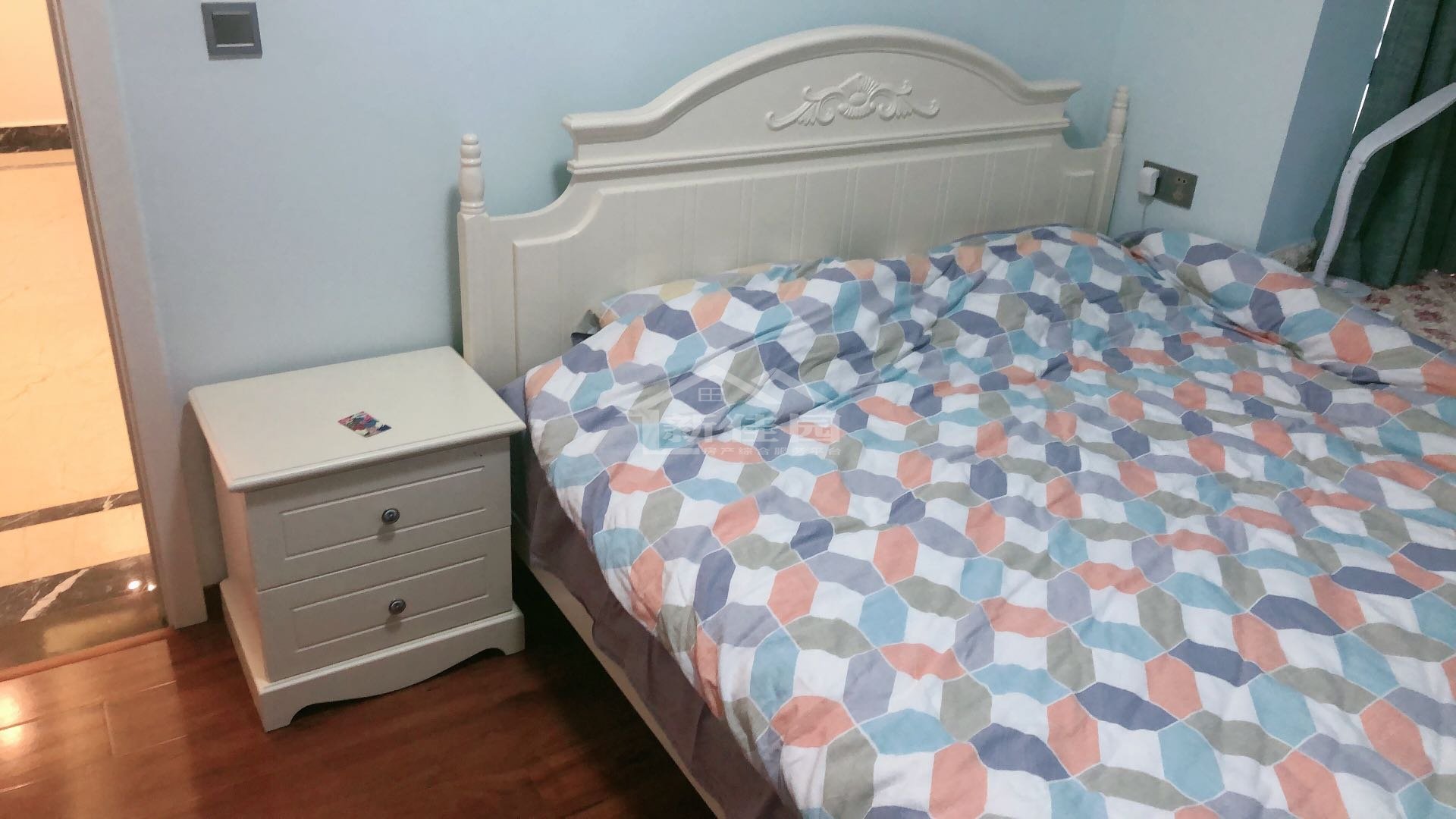 冠军一号公馆 3室2厅1卫 56.80万 冠军一号公馆 3室2厅1卫 56.80万客厅