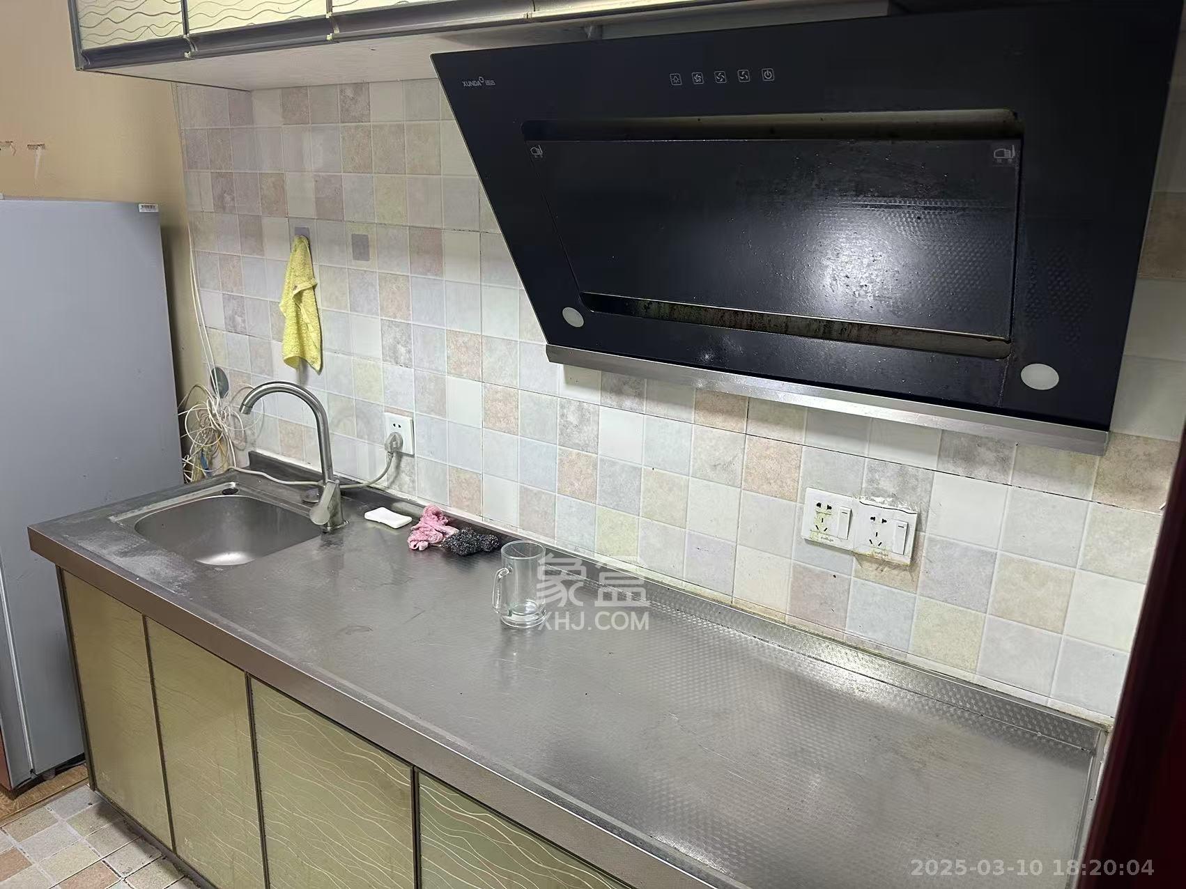 京武浪琴山一、二期 1室1厅1卫 1600.0元/月 京武浪琴山一、二期 1室1厅1卫 1600.0元/月室内图