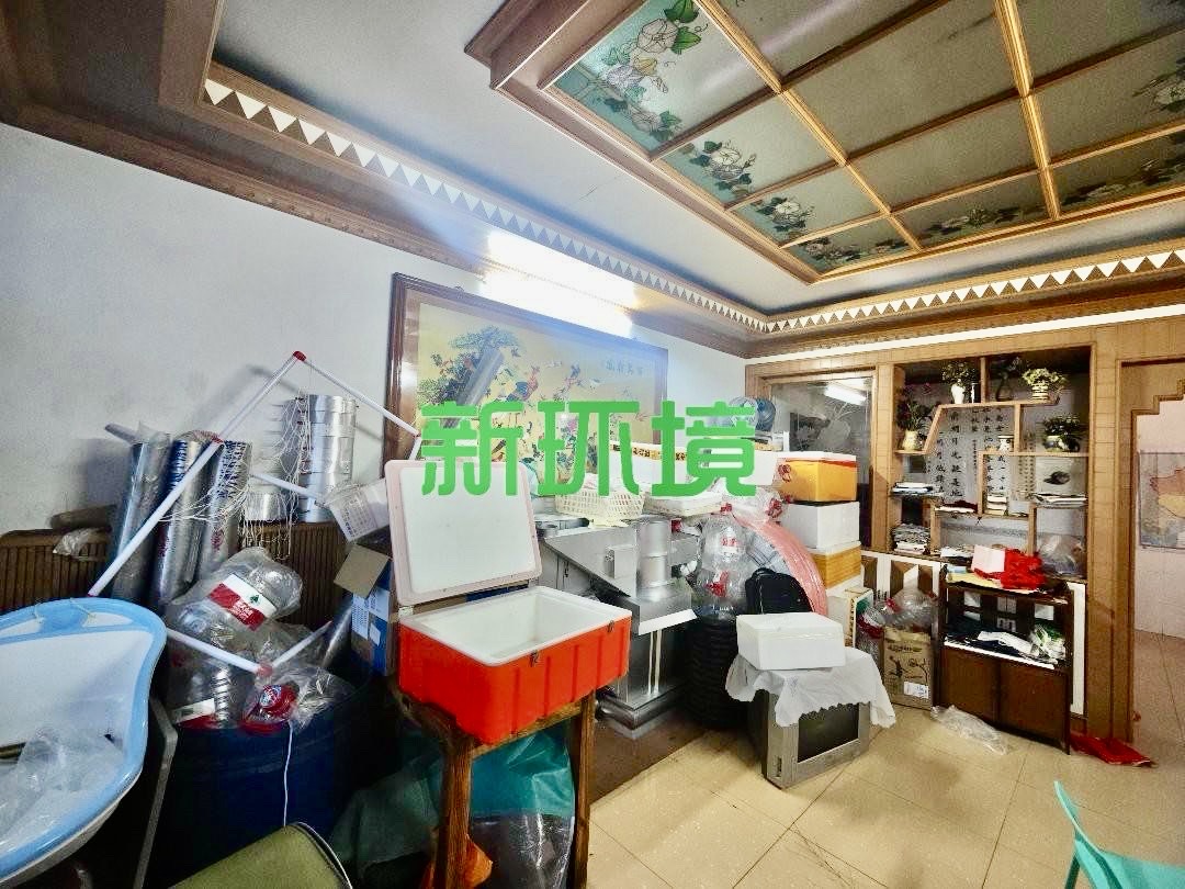 移动公司宿舍  3室2厅2卫   62.00万客厅