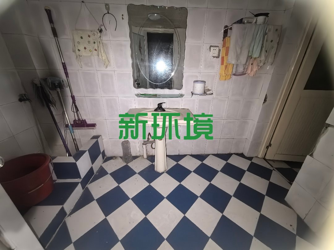 广茂园一期  5室2厅2卫   92.00万客厅