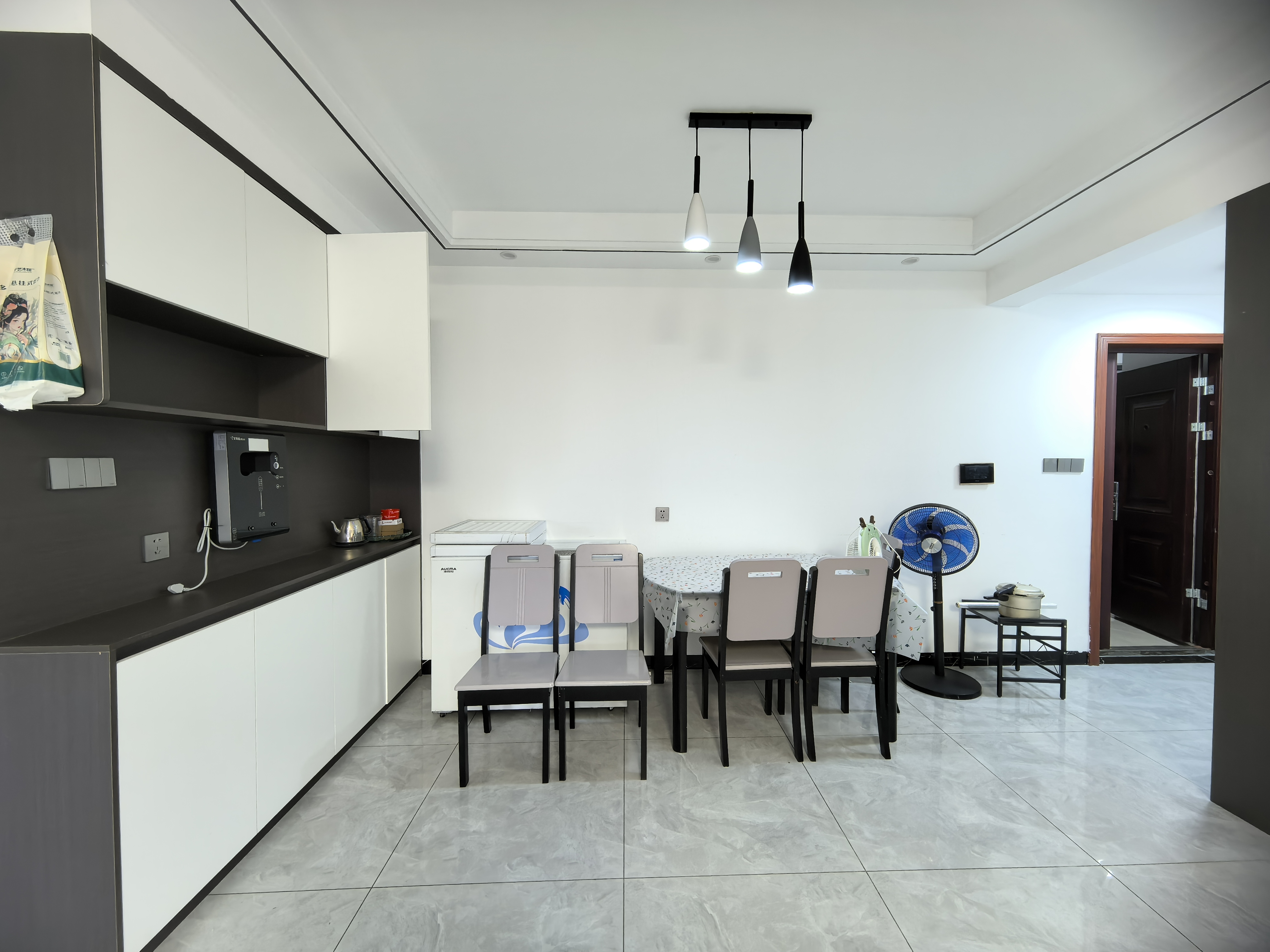 宁邦广场  3室2厅2卫    1800.0元/月 宁邦广场  3室2厅2卫    1800.0元/月室内图