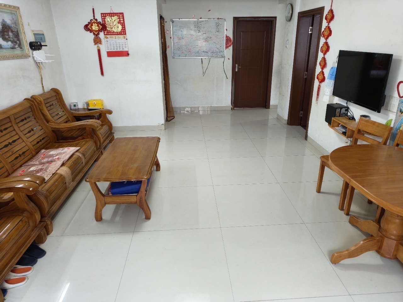 金山小区 3室2厅1卫 100.0万 金山小区 3室2厅1卫 100.0万客厅