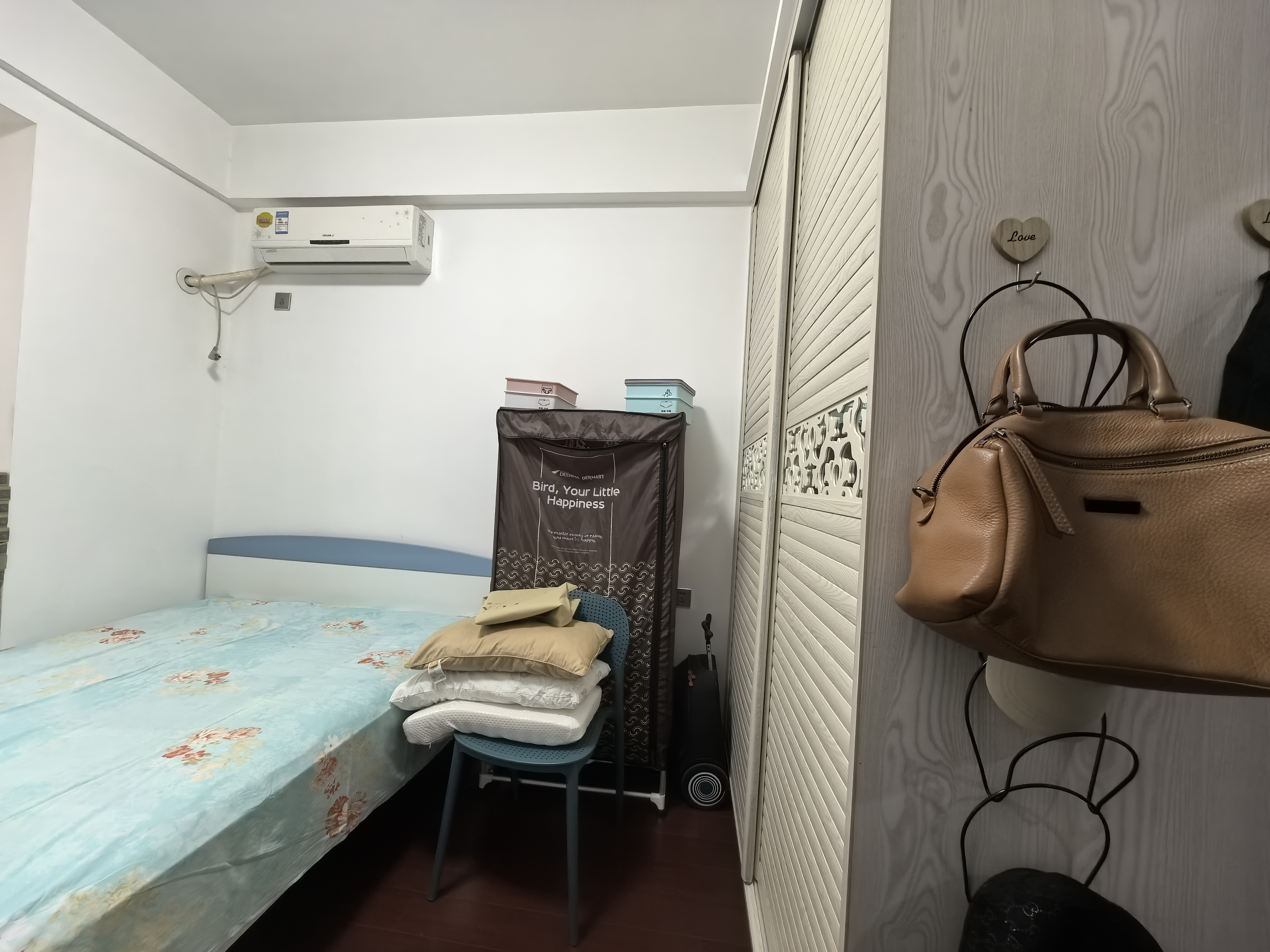 鑫成君泰 4室2厅2卫 98.0万 鑫成君泰 4室2厅2卫 98.0万客厅