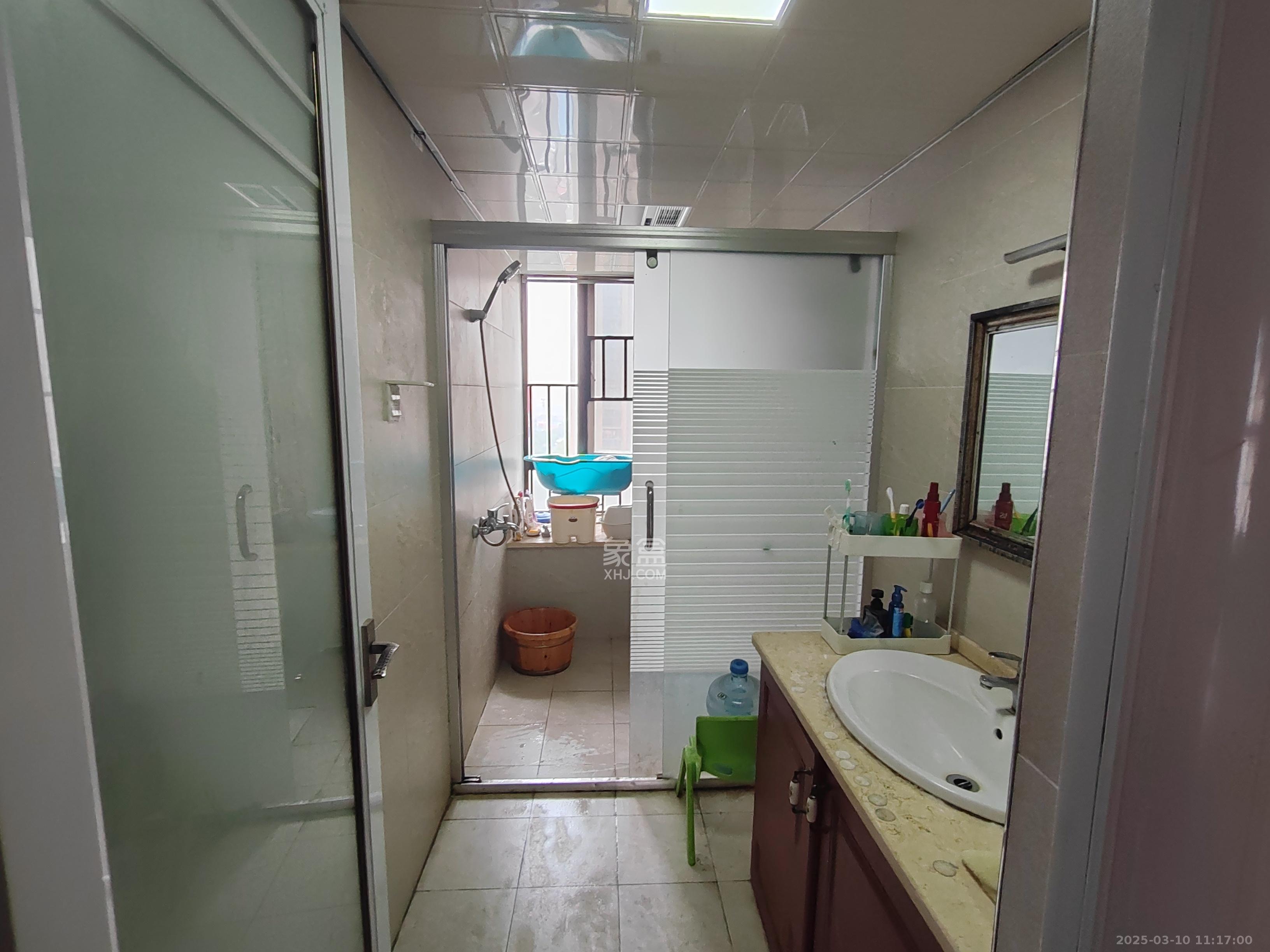 华润凤凰城三期 3室2厅2卫 2100.0元/月 华润凤凰城三期 3室2厅2卫 2100.0元/月室内图