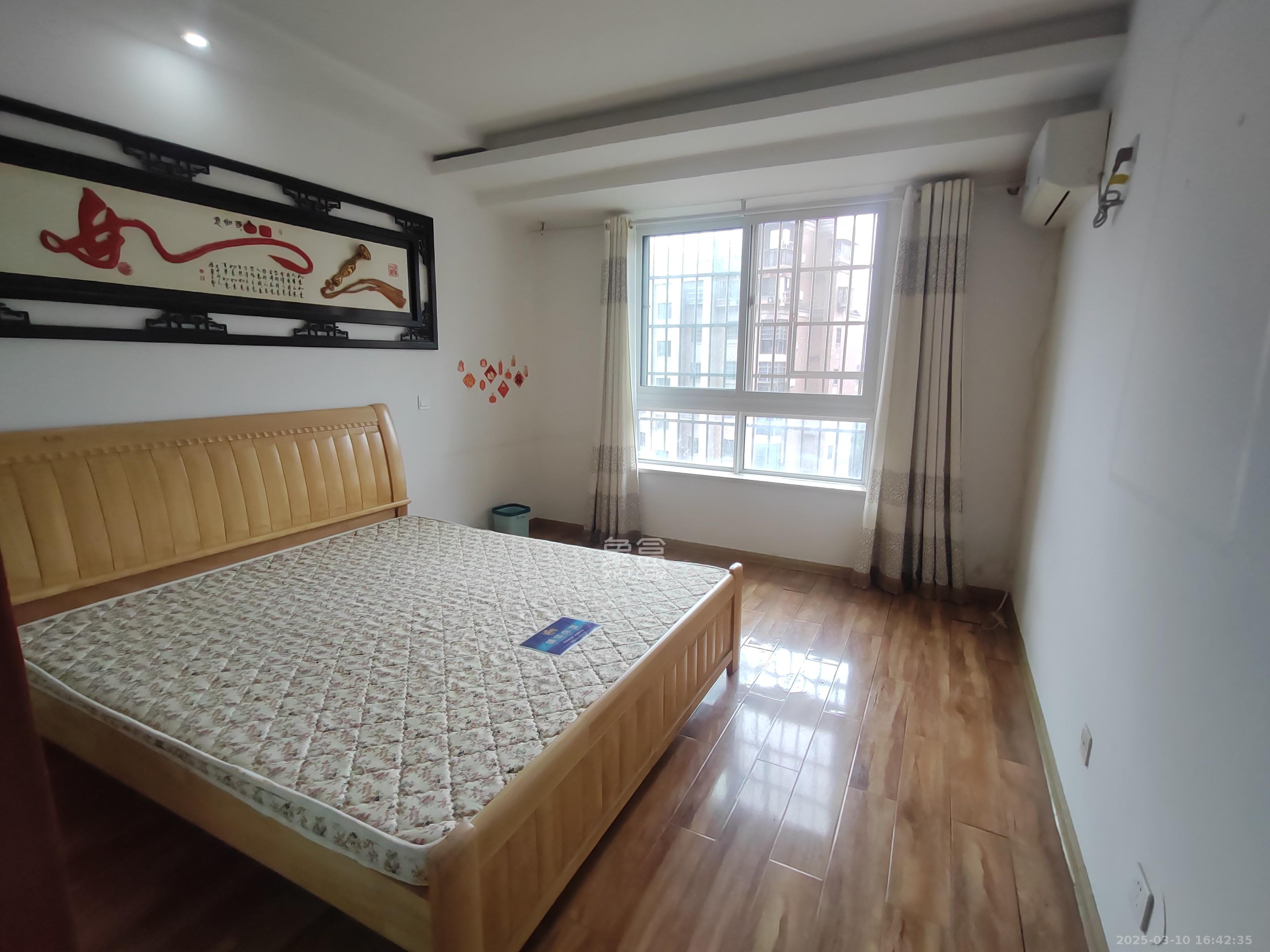 山水湾  3室2厅1卫   1380.00元/月室内图