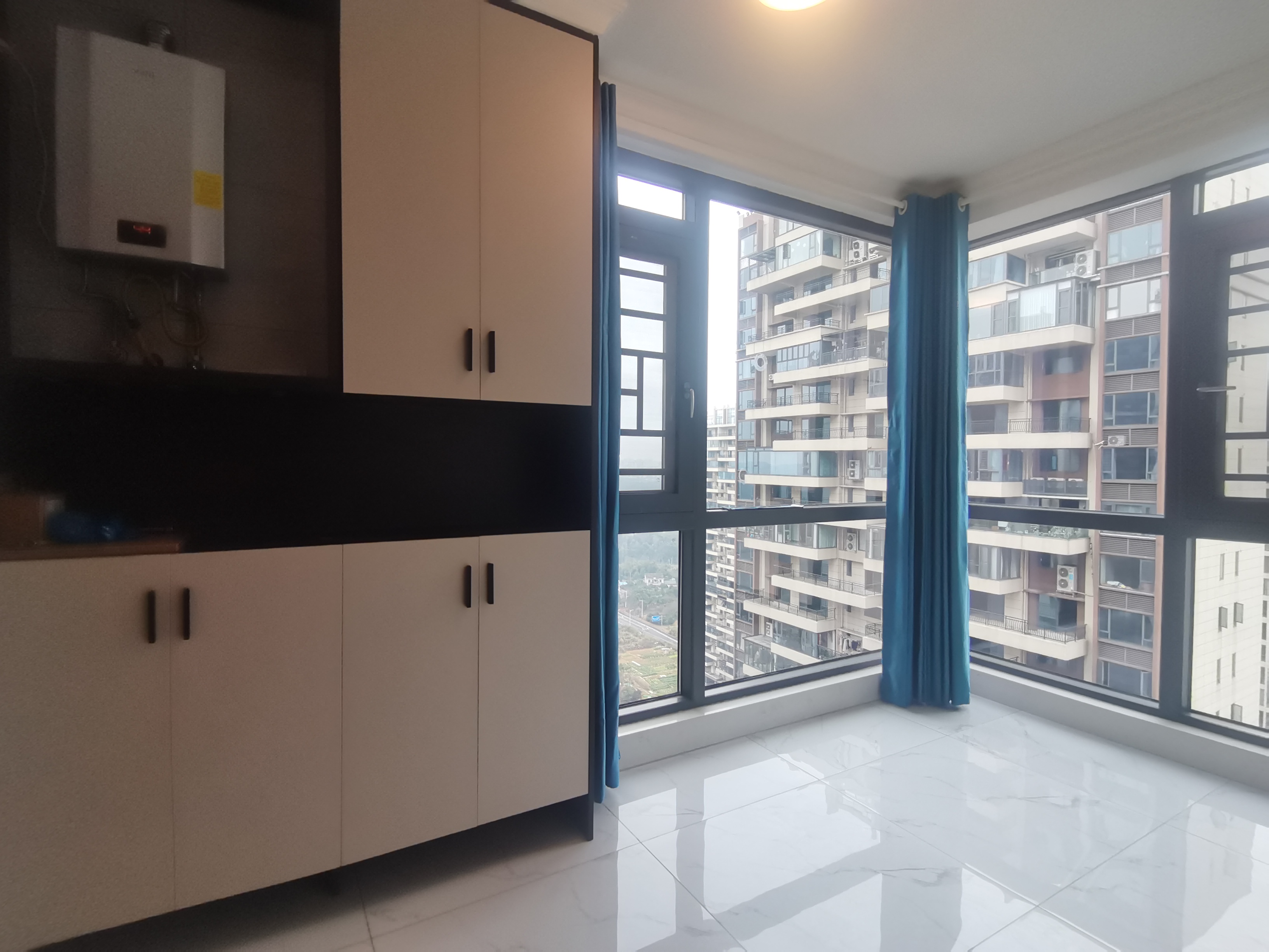 碧桂园梓山府 4室2厅2卫 2600.0元/月 碧桂园梓山府 4室2厅2卫 2600.0元/月室内图