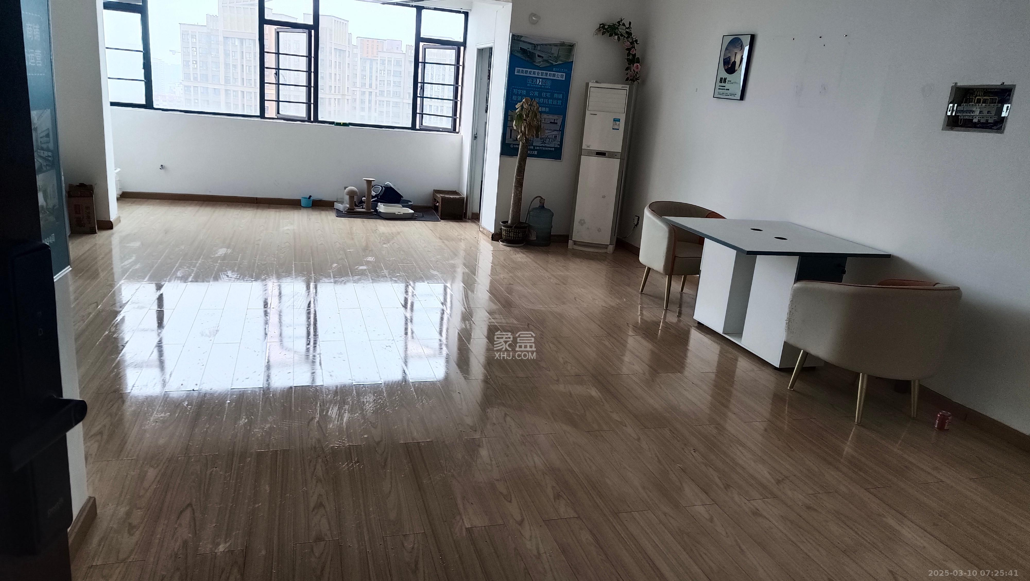 锦湘国际星城三期(锦绣苑) 1室1厅1卫 1700.0元/月 锦湘国际星城三期(锦绣苑) 1室1厅1卫 1700.0元/月室内图