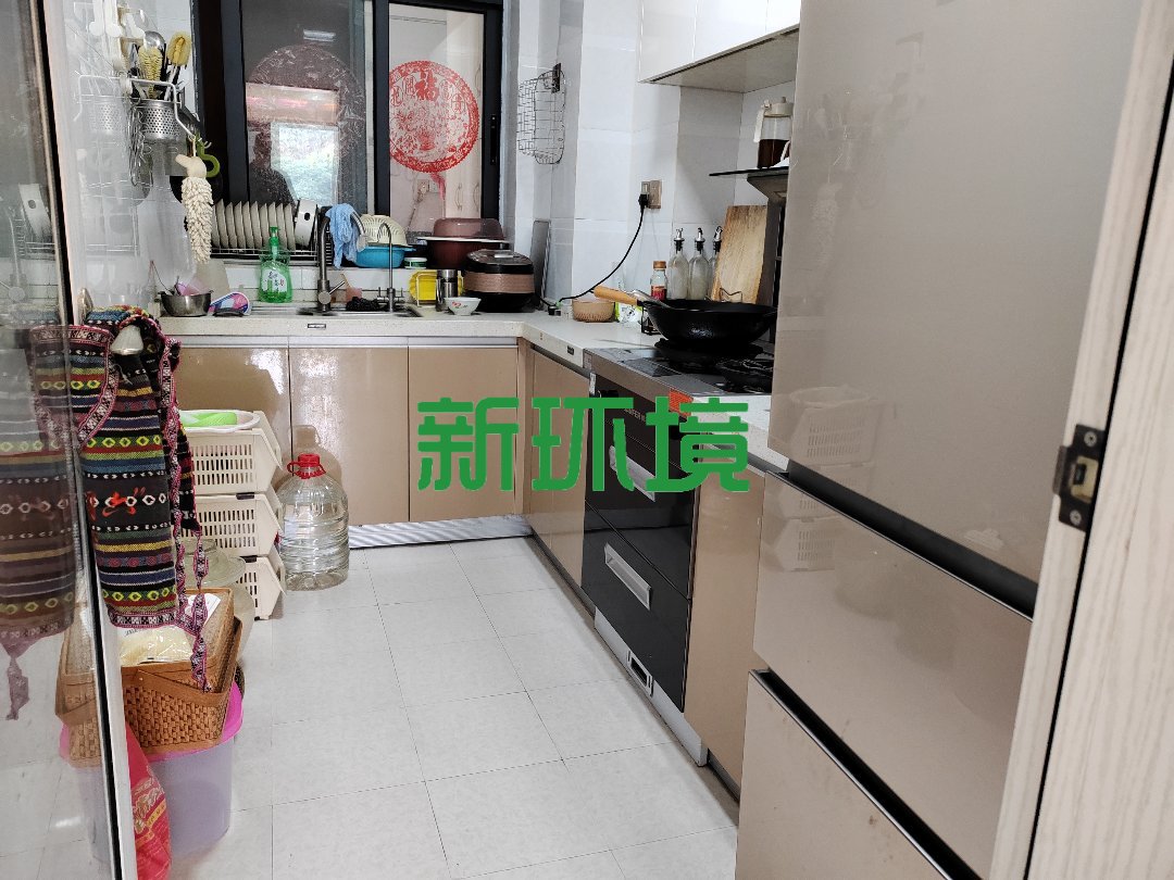 玉恒龙岸小区  3室2厅2卫   86.80万客厅