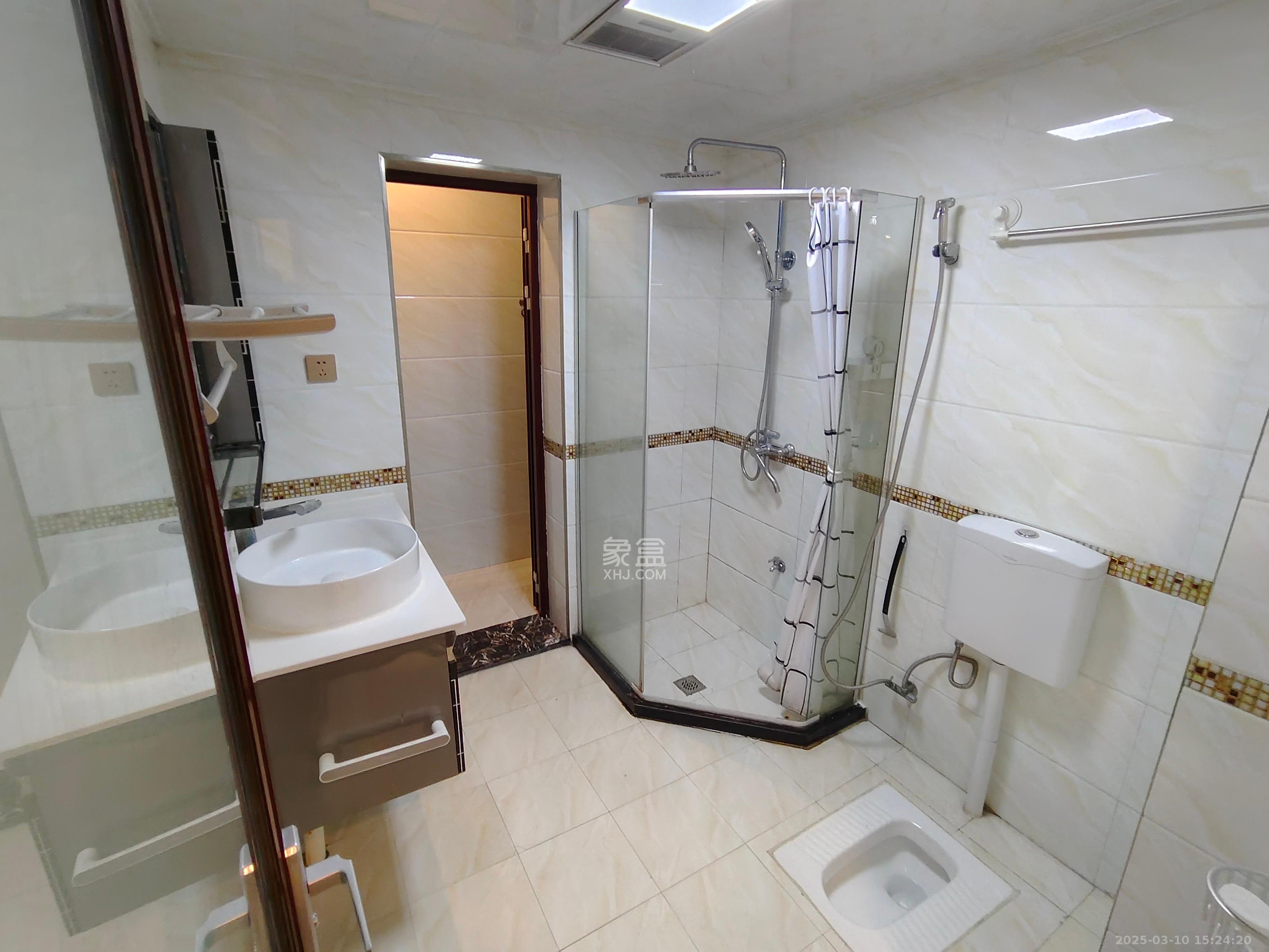 公园9号  2室2厅1卫    3800.0元/月室内图