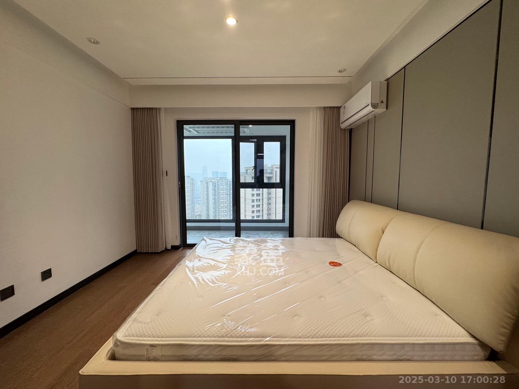 卓越中寰 4室2厅2卫 5800.0元/月 卓越中寰 4室2厅2卫 5800.0元/月室内图