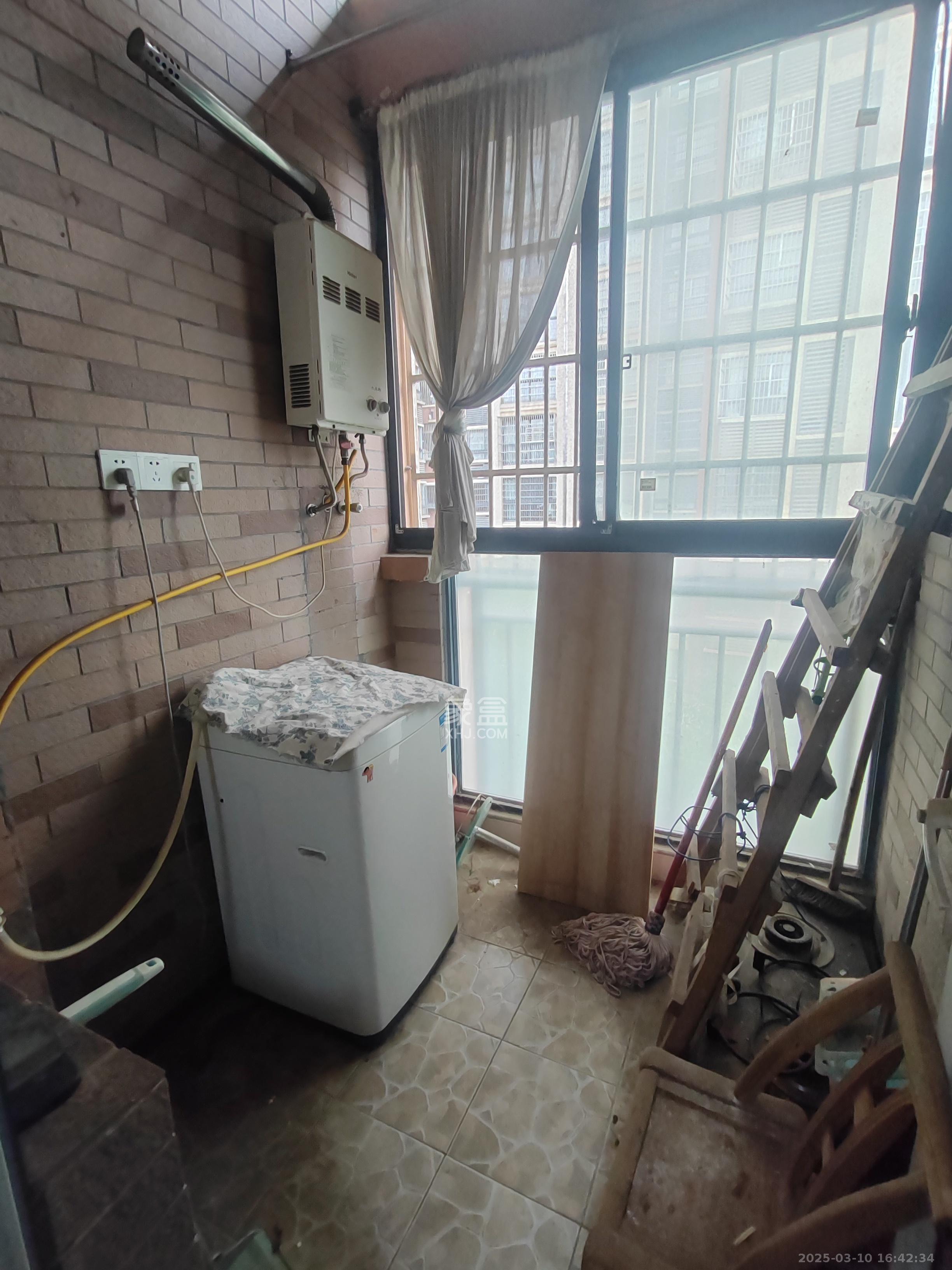 山水湾  3室2厅1卫   1380.00元/月室内图