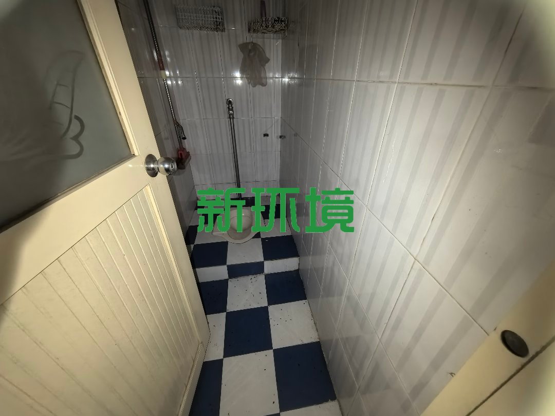 广茂园一期  5室2厅2卫   92.00万客厅