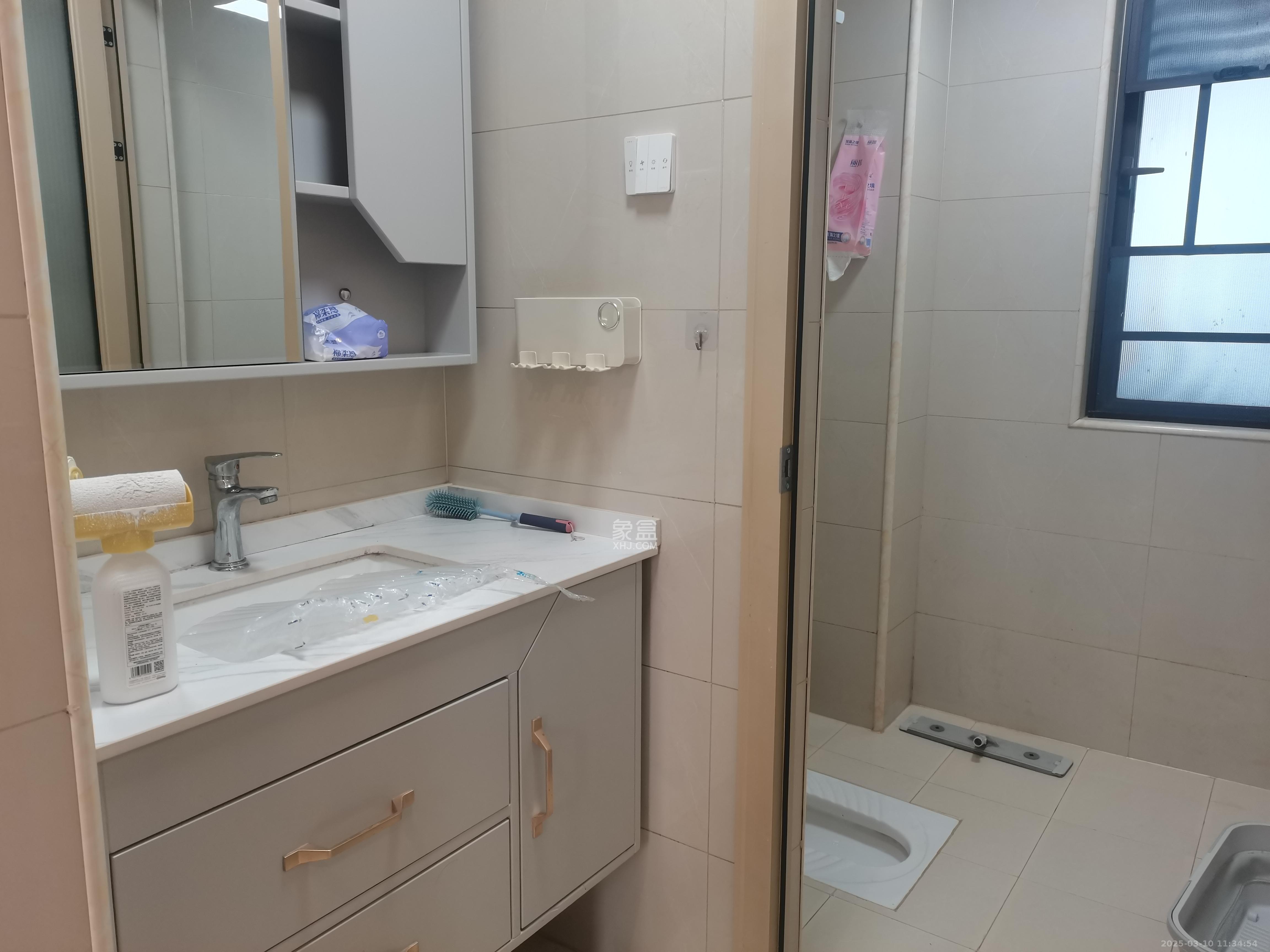 华润置地广场二期  3室2厅2卫    2400.0元/月室内图