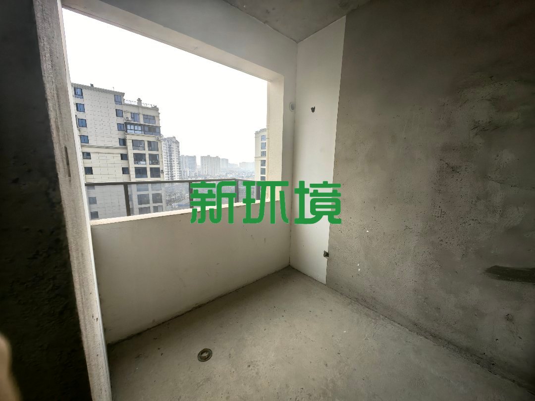 江与城  6室2厅3卫   132.00万客厅
