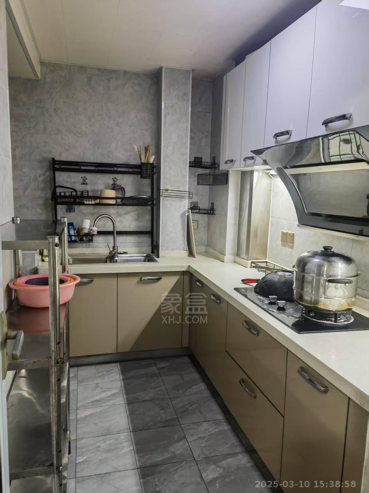 山水印象 3室2厅2卫 2000.0元/月 山水印象 3室2厅2卫 2000.0元/月室内图