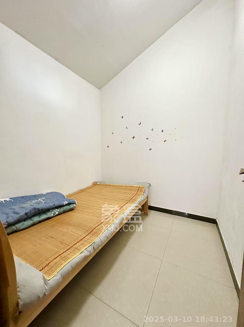 雅雀湖小区 4室2厅3卫 2000.0元/月 雅雀湖小区 4室2厅3卫 2000.0元/月室内图