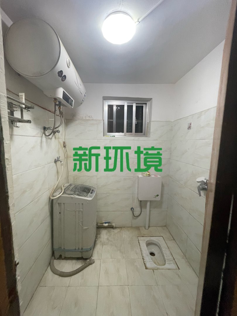 市中心散盘  6室3厅3卫   190.00万客厅