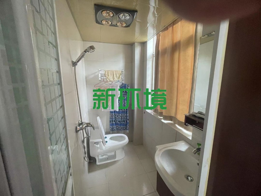 广茂园一期  5室2厅2卫   125.00万客厅