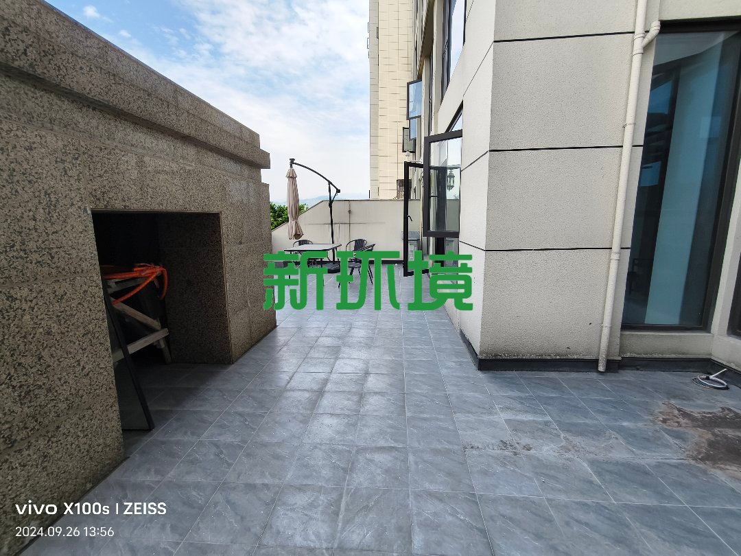 江与城  4室2厅2卫   118.00万客厅