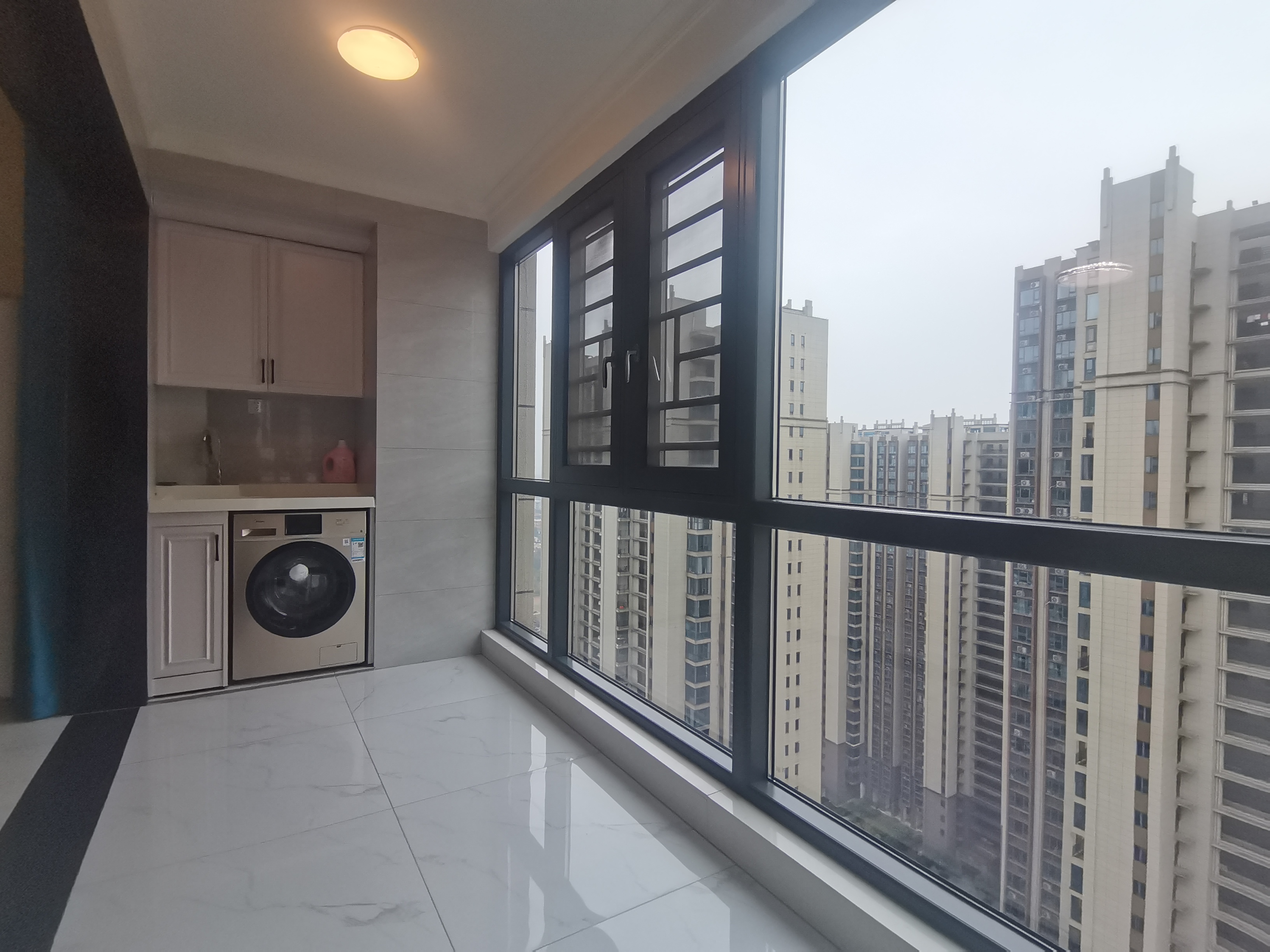 碧桂园梓山府 4室2厅2卫 2600.0元/月 碧桂园梓山府 4室2厅2卫 2600.0元/月室内图